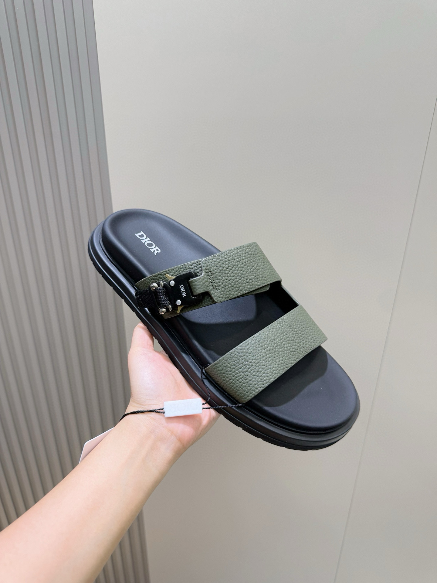 Dior高仿男士雙帶拖鞋橄欖綠荔枝紋休閒舒適涼拖| 10 Dior高仿男士雙帶拖鞋橄欖綠荔枝紋休閒舒適涼拖