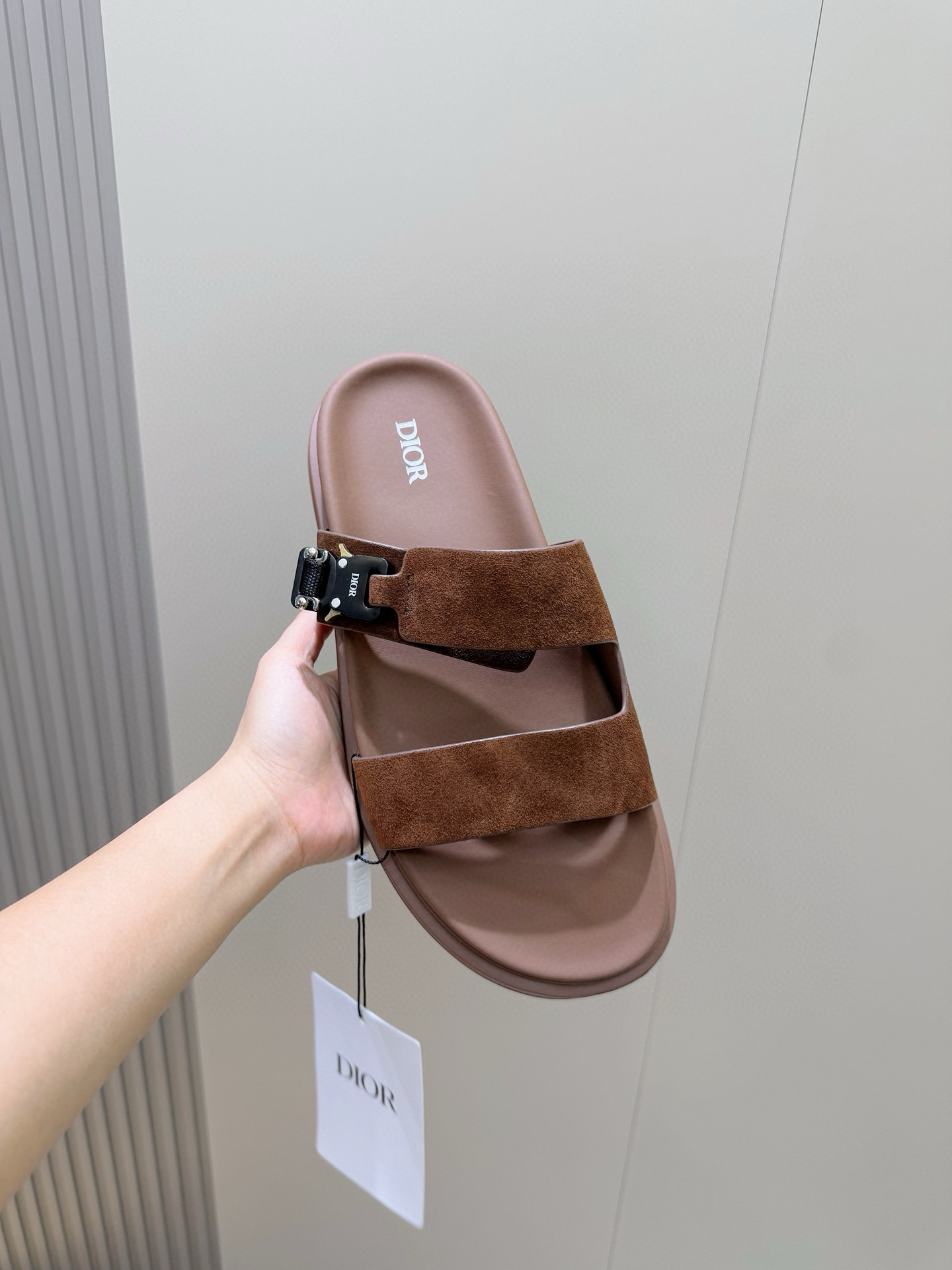 Dior一比一男士麂皮雙帶拖鞋棕色休閒百搭款| 12 Dior一比一男士麂皮雙帶拖鞋棕色休閒百搭款