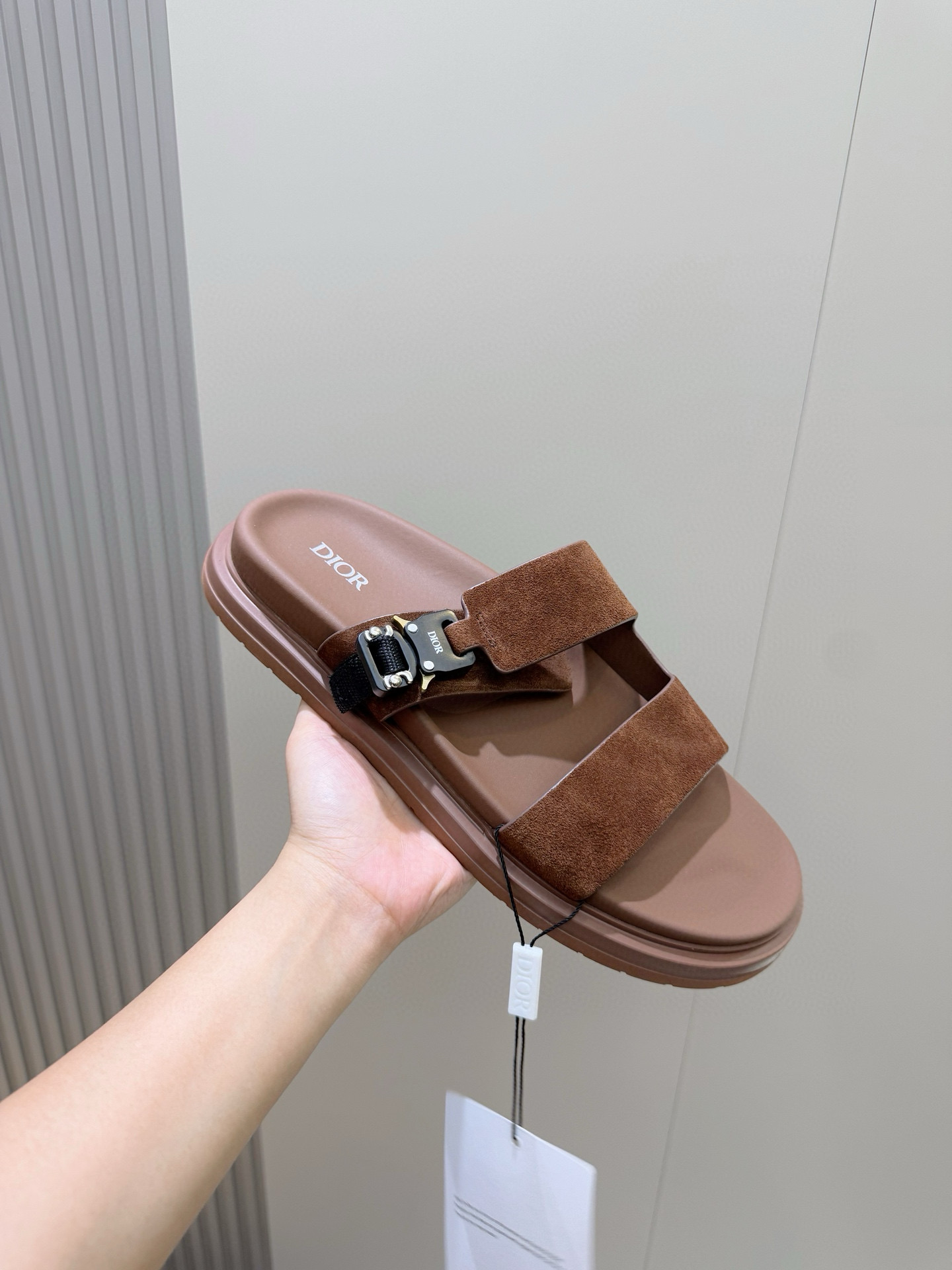 Dior一比一男士麂皮雙帶拖鞋棕色休閒百搭款| 11 Dior一比一男士麂皮雙帶拖鞋棕色休閒百搭款