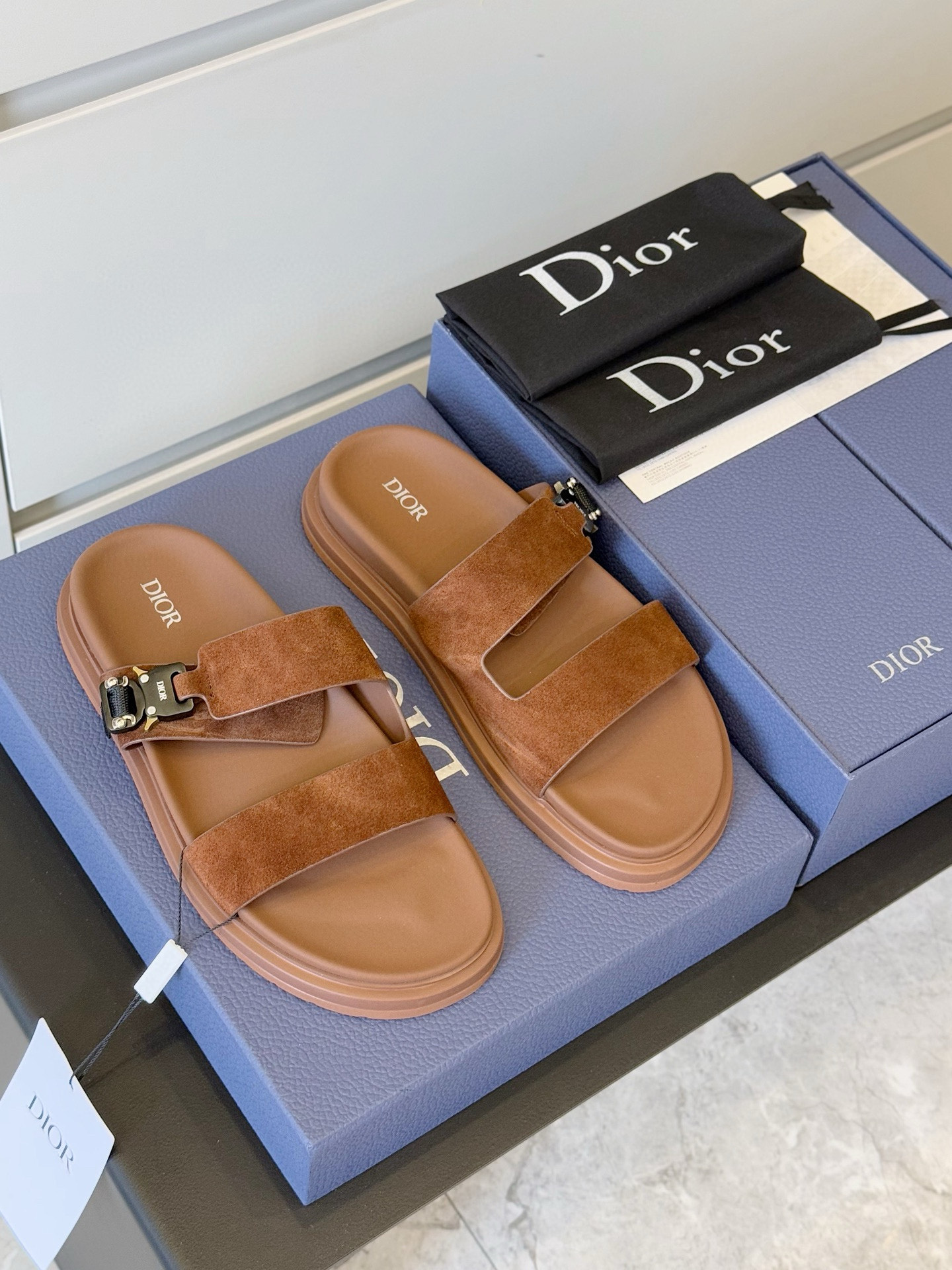 Dior一比一男士麂皮雙帶拖鞋棕色休閒百搭款| 8 Dior一比一男士麂皮雙帶拖鞋棕色休閒百搭款