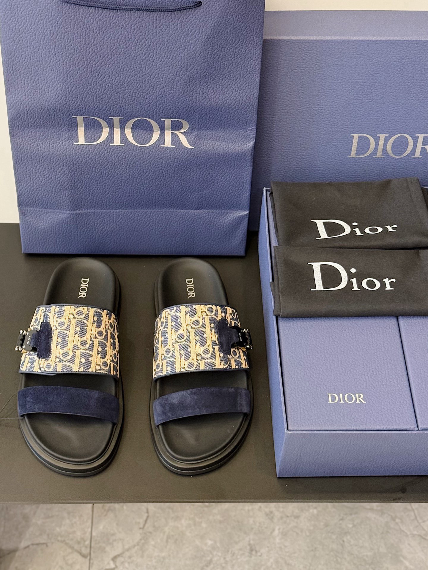 Dior原單男士黑色老花雙帶拖鞋低調時尚款| 6 Dior原單男士黑色老花雙帶拖鞋低調時尚款