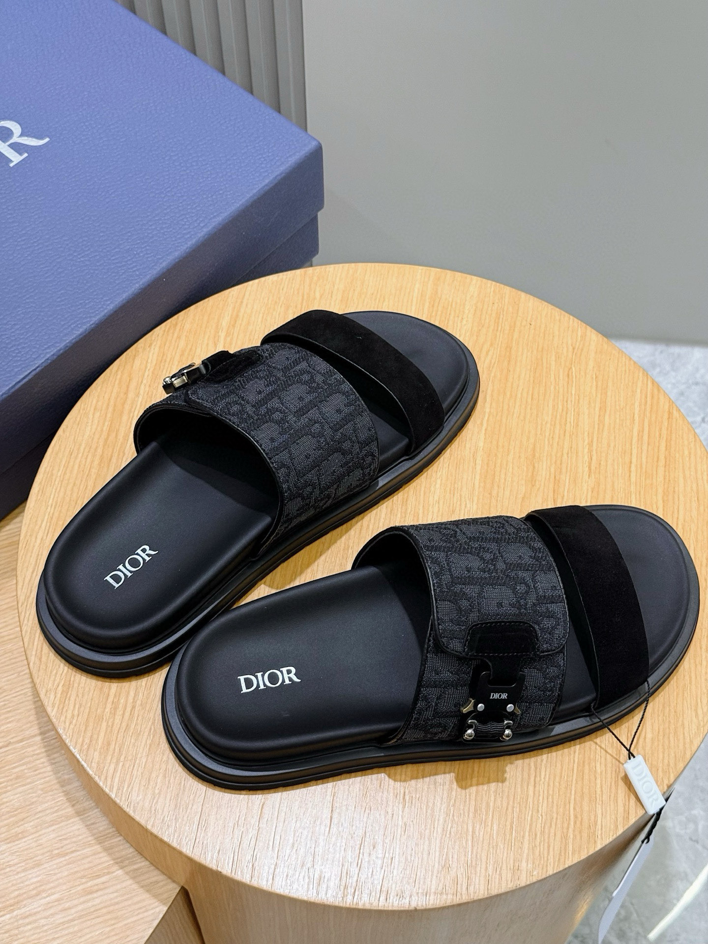Dior一比一男士灰黑老花雙帶拖鞋經典休閒款| 9 Dior一比一男士灰黑老花雙帶拖鞋經典休閒款
