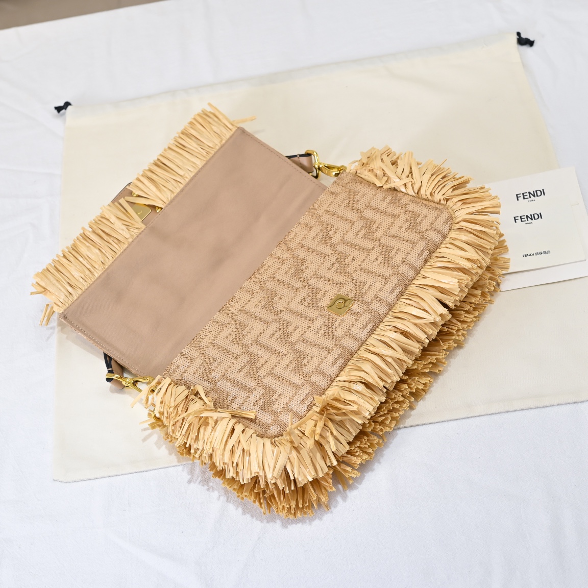 Fendi高仿FF草編流蘇Baguette法棍包 夏日度假單肩包 卡其色| 11 Fendi高仿FF草編流蘇Baguette法棍包 夏日度假單肩包 卡其色