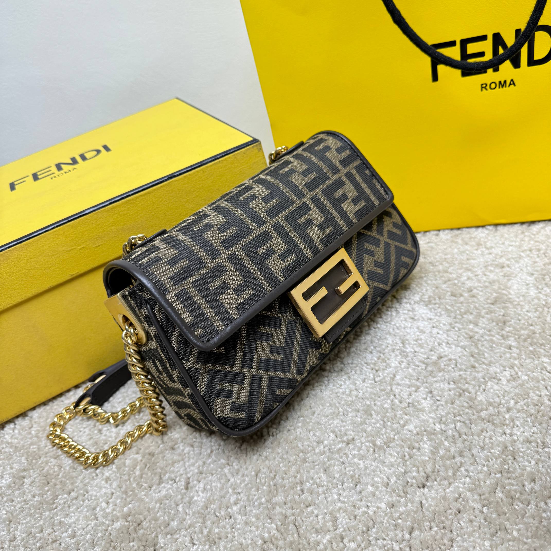 Fendi原單經典FF老花帆布Baguette法棍包 鏈條肩背包| 13 Fendi原單經典FF老花帆布Baguette法棍包 鏈條肩背包