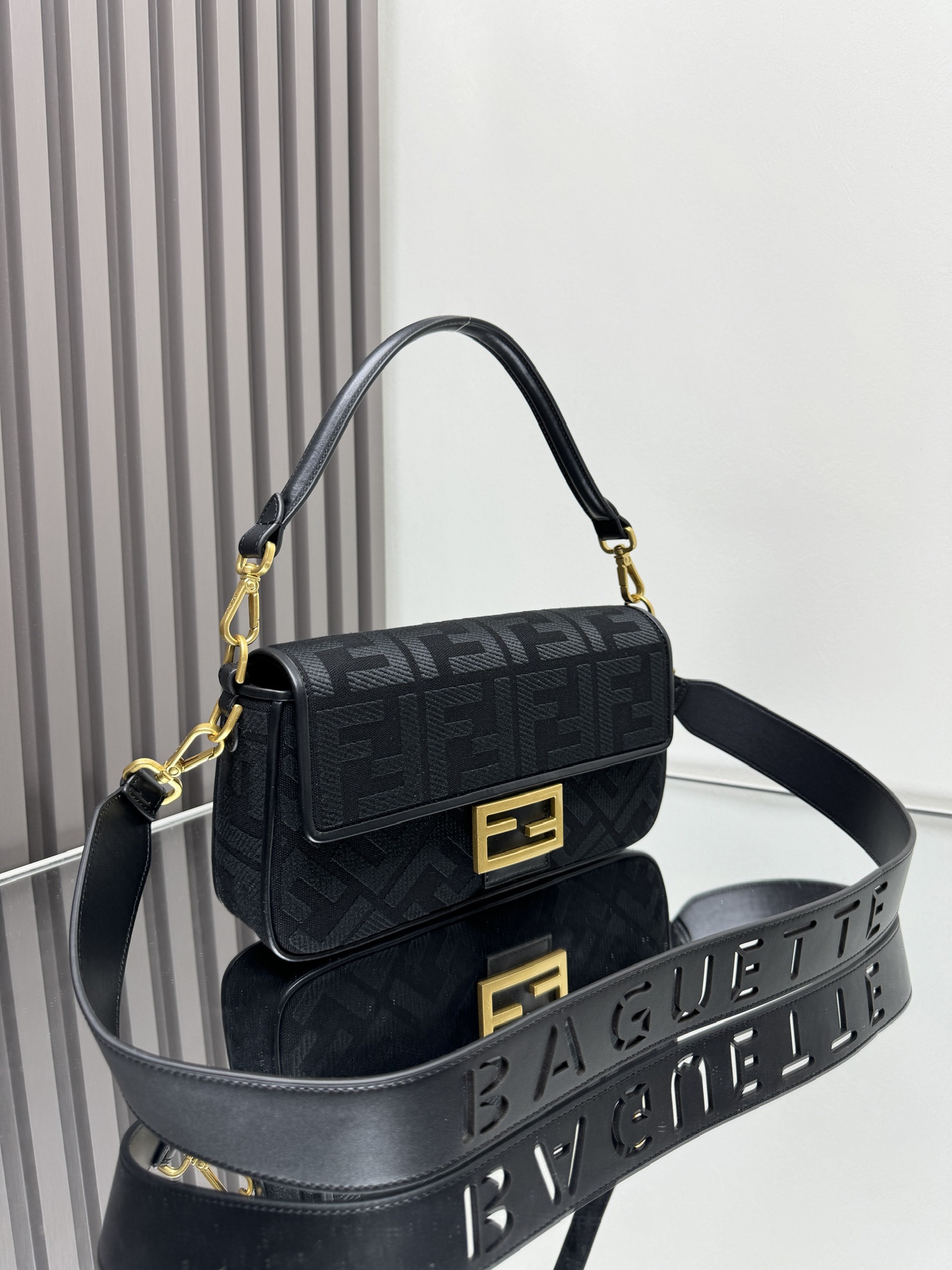 FendiA貨壓紋FF皮革Baguette法棍包 黑色經典單肩包| 14 FendiA貨壓紋FF皮革Baguette法棍包 黑色經典單肩包