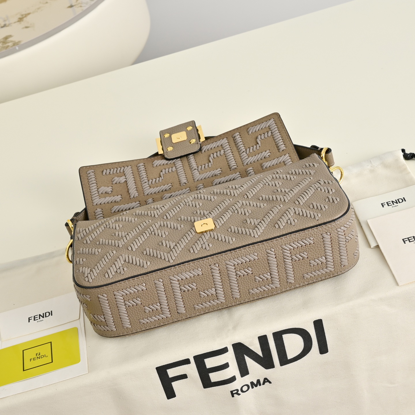 Fendi高仿FF壓紋皮革Baguette法棍包 高級質感單肩包 灰色| 9 Fendi高仿FF壓紋皮革Baguette法棍包 高級質感單肩包 灰色