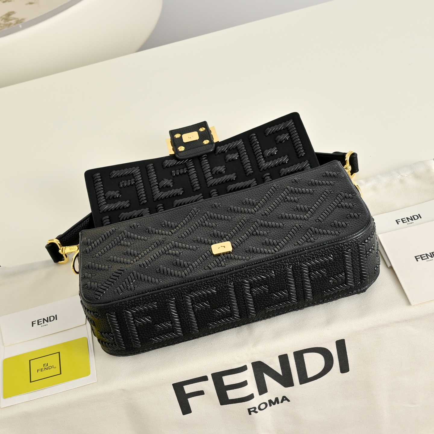 Fendi一比一黑色FF壓紋Baguette法棍包 經典百搭單肩斜背包| 9 Fendi一比一黑色FF壓紋Baguette法棍包 經典百搭單肩斜背包