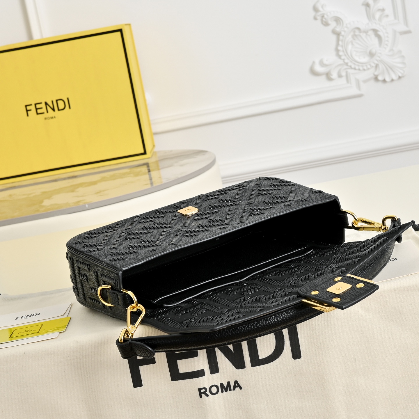 Fendi一比一黑色FF壓紋Baguette法棍包 經典百搭單肩斜背包| 7 Fendi一比一黑色FF壓紋Baguette法棍包 經典百搭單肩斜背包