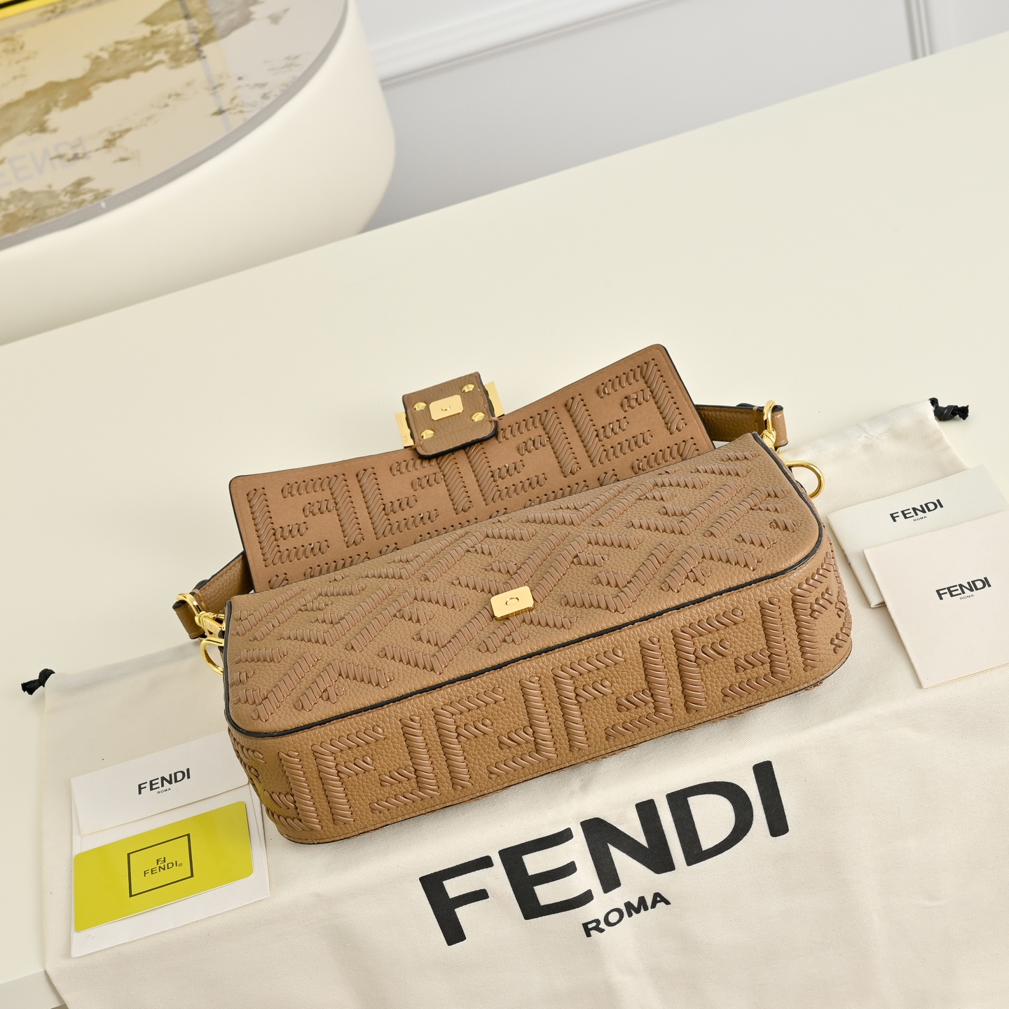 Fendi一比一棕色FF壓紋Baguette法棍包 復古經典單肩包| 9 Fendi一比一棕色FF壓紋Baguette法棍包 復古經典單肩包