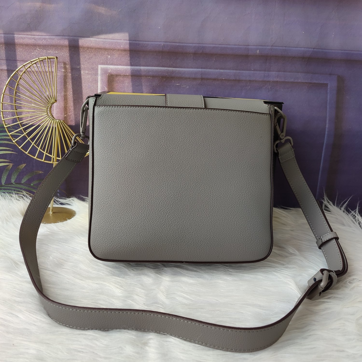 Fendi 復刻Baguette FF壓紋皮革法棍包 灰色單肩斜背款| 14 Fendi 復刻Baguette FF壓紋皮革法棍包 灰色單肩斜背款