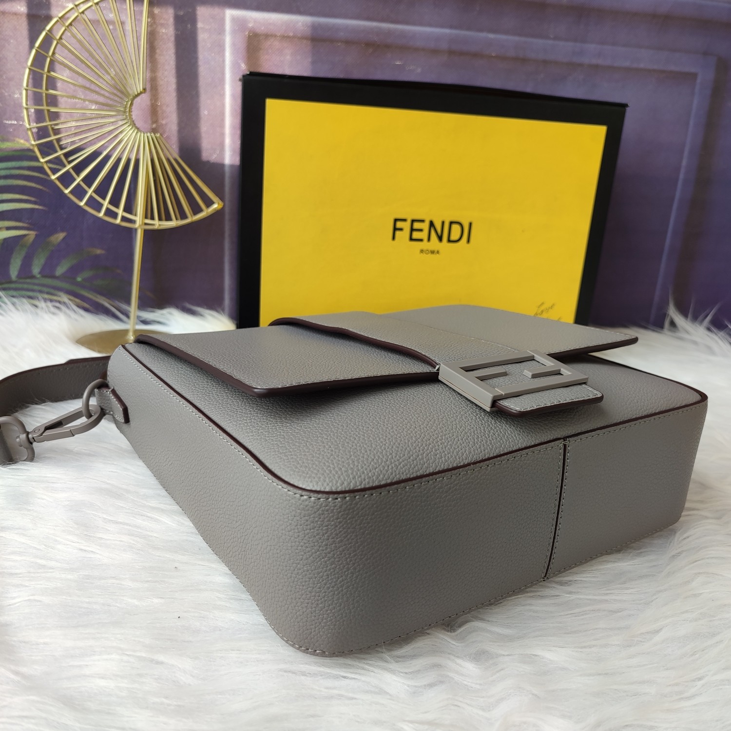 Fendi 復刻Baguette FF壓紋皮革法棍包 灰色單肩斜背款| 12 Fendi 復刻Baguette FF壓紋皮革法棍包 灰色單肩斜背款
