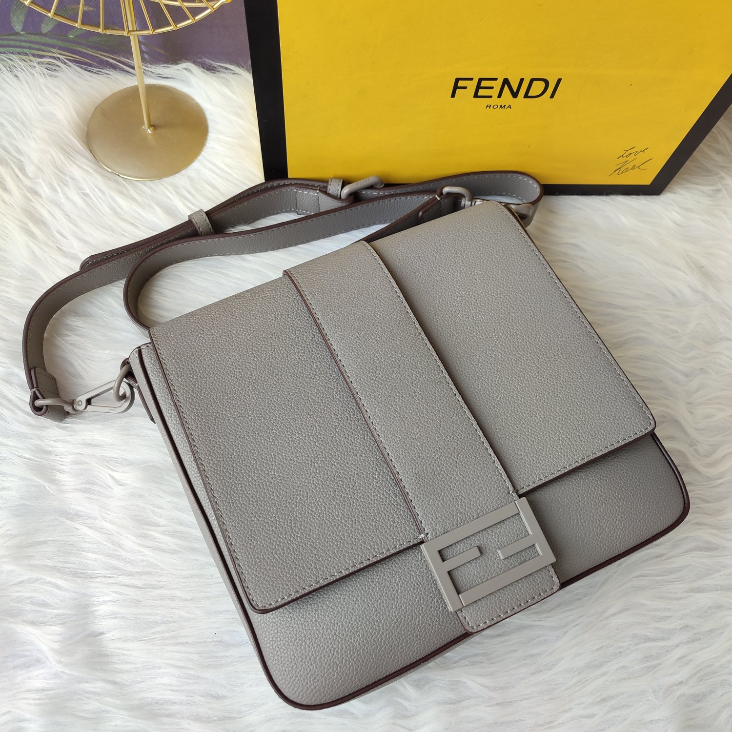Fendi 復刻Baguette FF壓紋皮革法棍包 灰色單肩斜背款| 11 Fendi 復刻Baguette FF壓紋皮革法棍包 灰色單肩斜背款