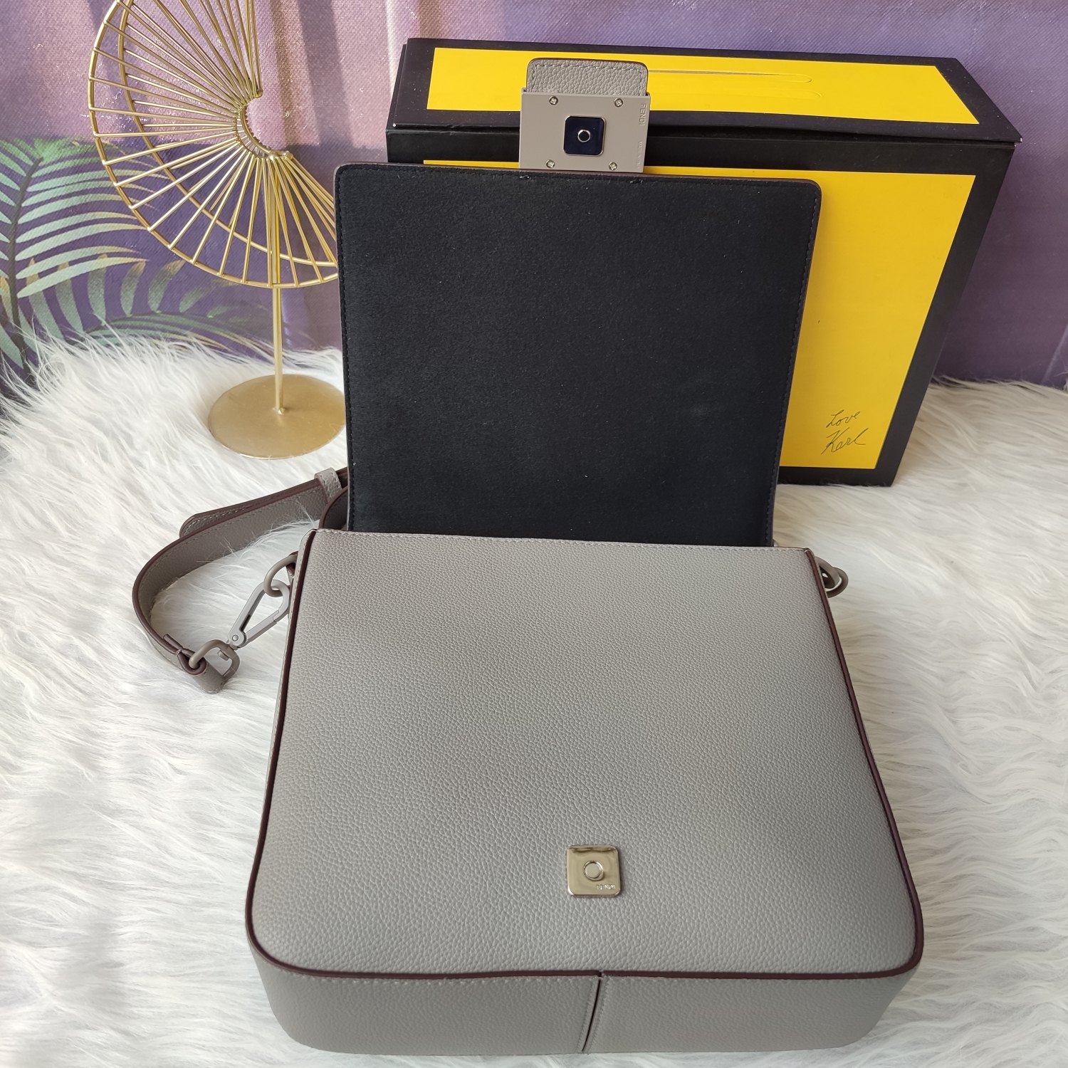 Fendi 復刻Baguette FF壓紋皮革法棍包 灰色單肩斜背款| 10 Fendi 復刻Baguette FF壓紋皮革法棍包 灰色單肩斜背款