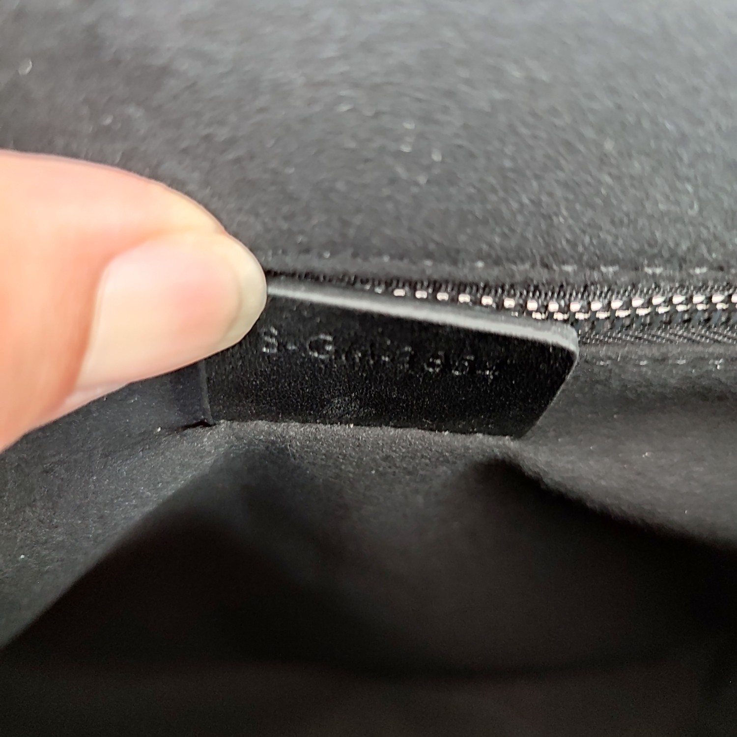 Fendi 復刻Baguette FF壓紋皮革法棍包 灰色單肩斜背款| 7 Fendi 復刻Baguette FF壓紋皮革法棍包 灰色單肩斜背款