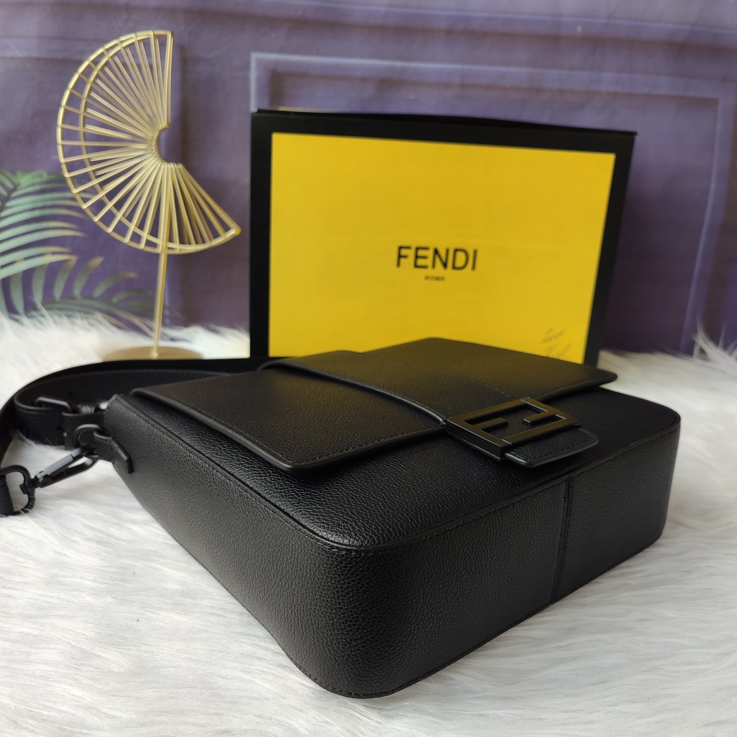 Fendi高仿荔枝紋皮革Baguette法棍包 經典翻蓋斜背包 黑色| 11 Fendi高仿荔枝紋皮革Baguette法棍包 經典翻蓋斜背包 黑色