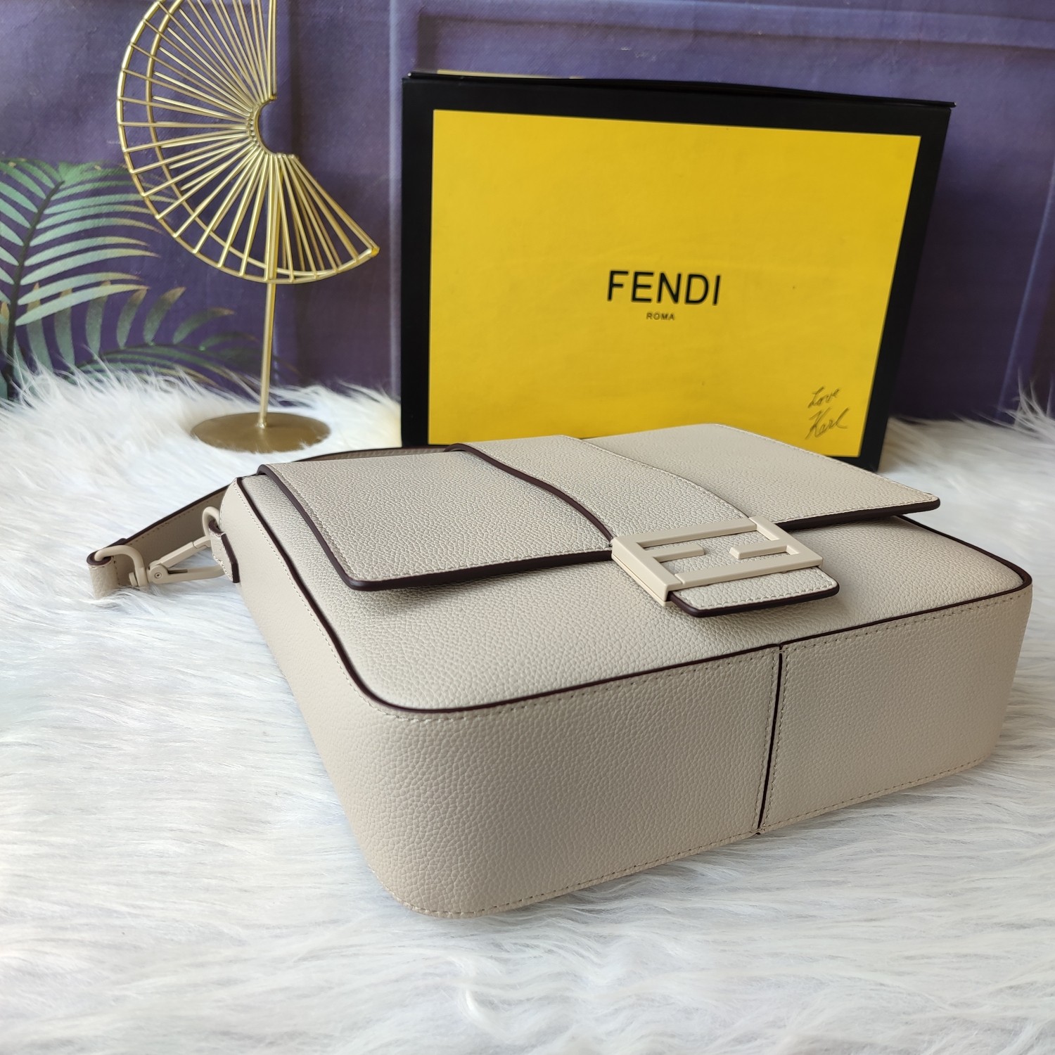 Fendi高仿荔枝紋皮革Baguette法棍包 氣質翻蓋單肩包 米色| 12 Fendi高仿荔枝紋皮革Baguette法棍包 氣質翻蓋單肩包 米色