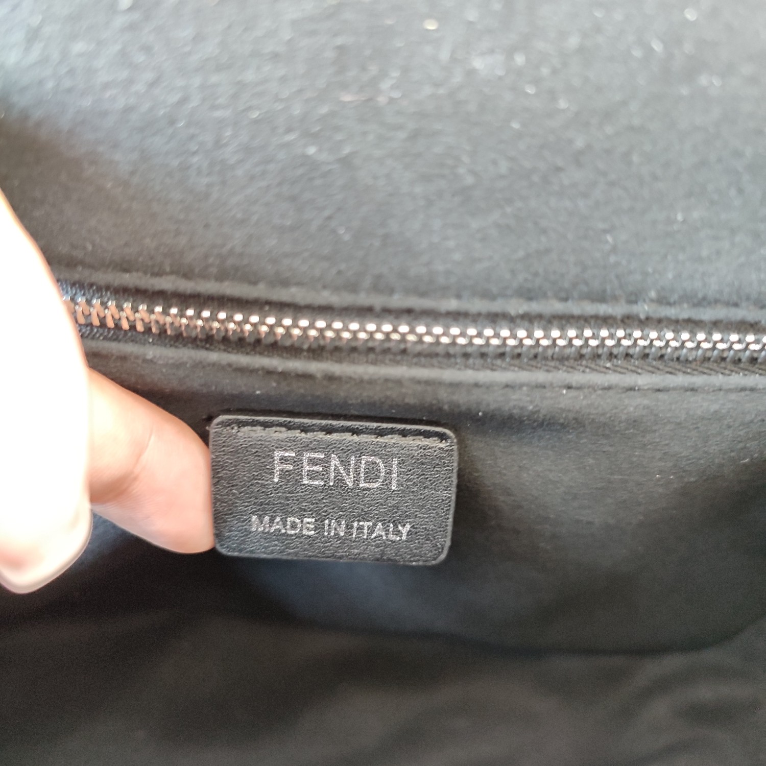 Fendi高仿荔枝紋皮革Baguette法棍包 氣質翻蓋單肩包 米色| 8 Fendi高仿荔枝紋皮革Baguette法棍包 氣質翻蓋單肩包 米色