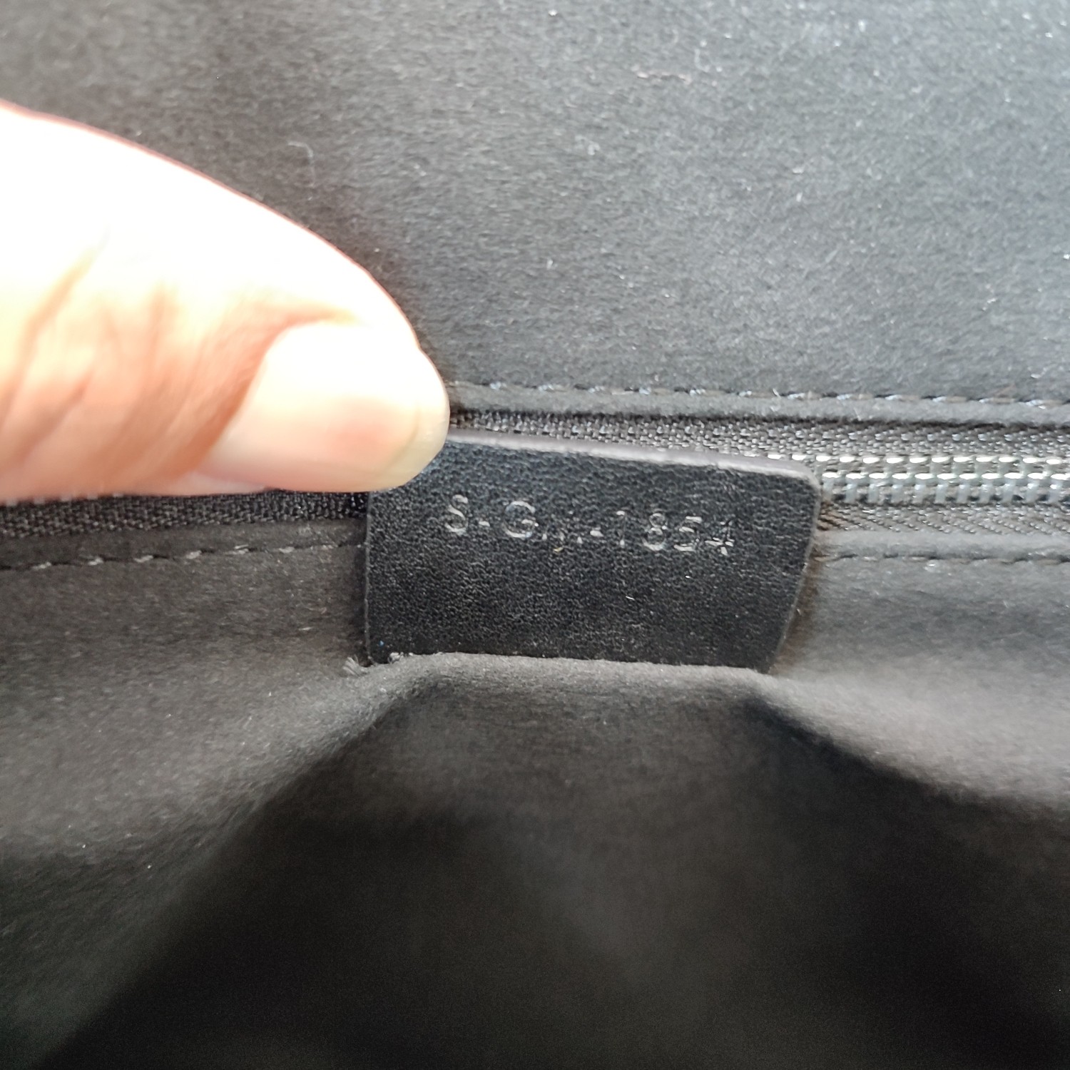 Fendi高仿荔枝紋皮革Baguette法棍包 氣質翻蓋單肩包 米色| 7 Fendi高仿荔枝紋皮革Baguette法棍包 氣質翻蓋單肩包 米色