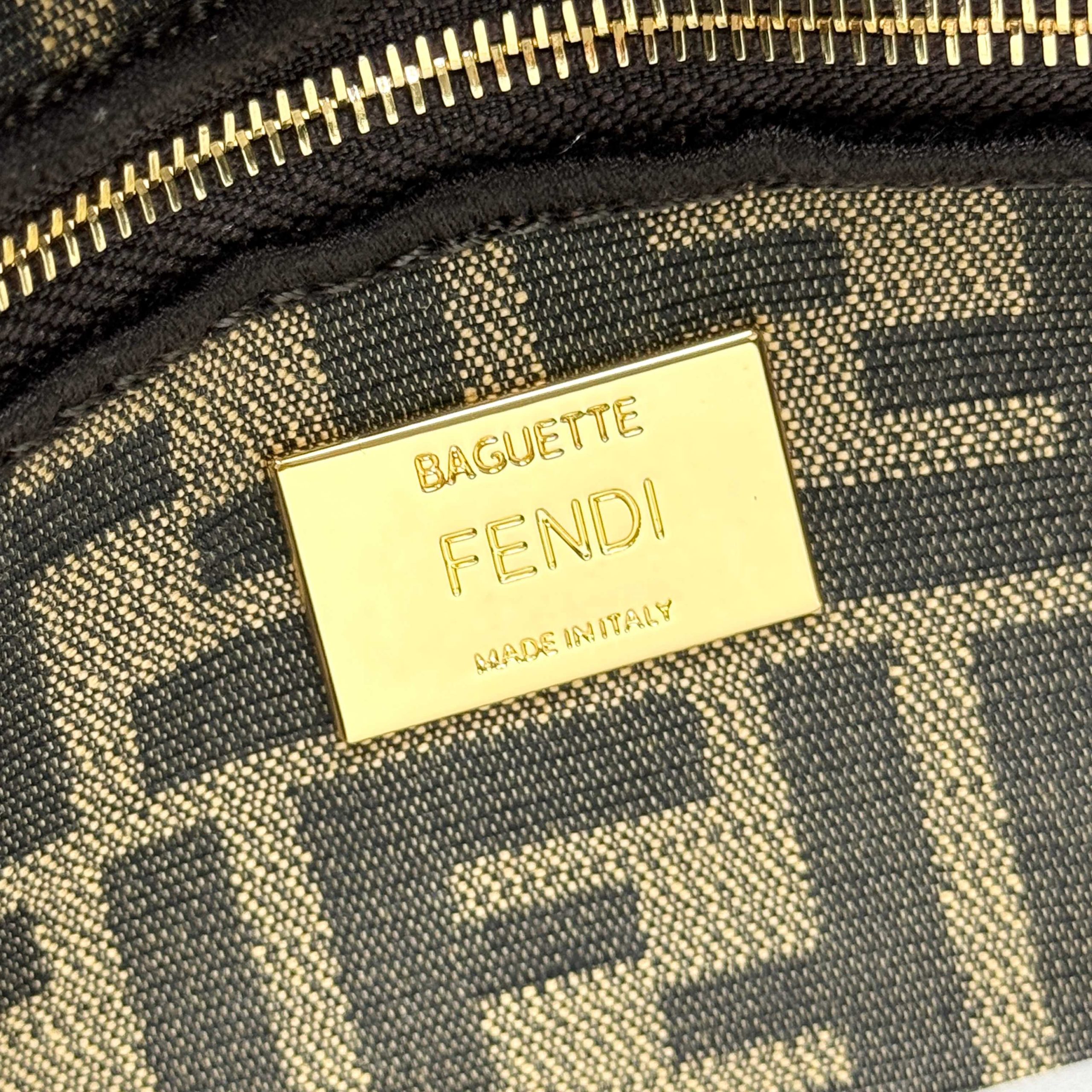 FendiA貨FF老花Baguette法棍包 經典翻蓋單肩包 深棕色| 8 FendiA貨FF老花Baguette法棍包 經典翻蓋單肩包 深棕色