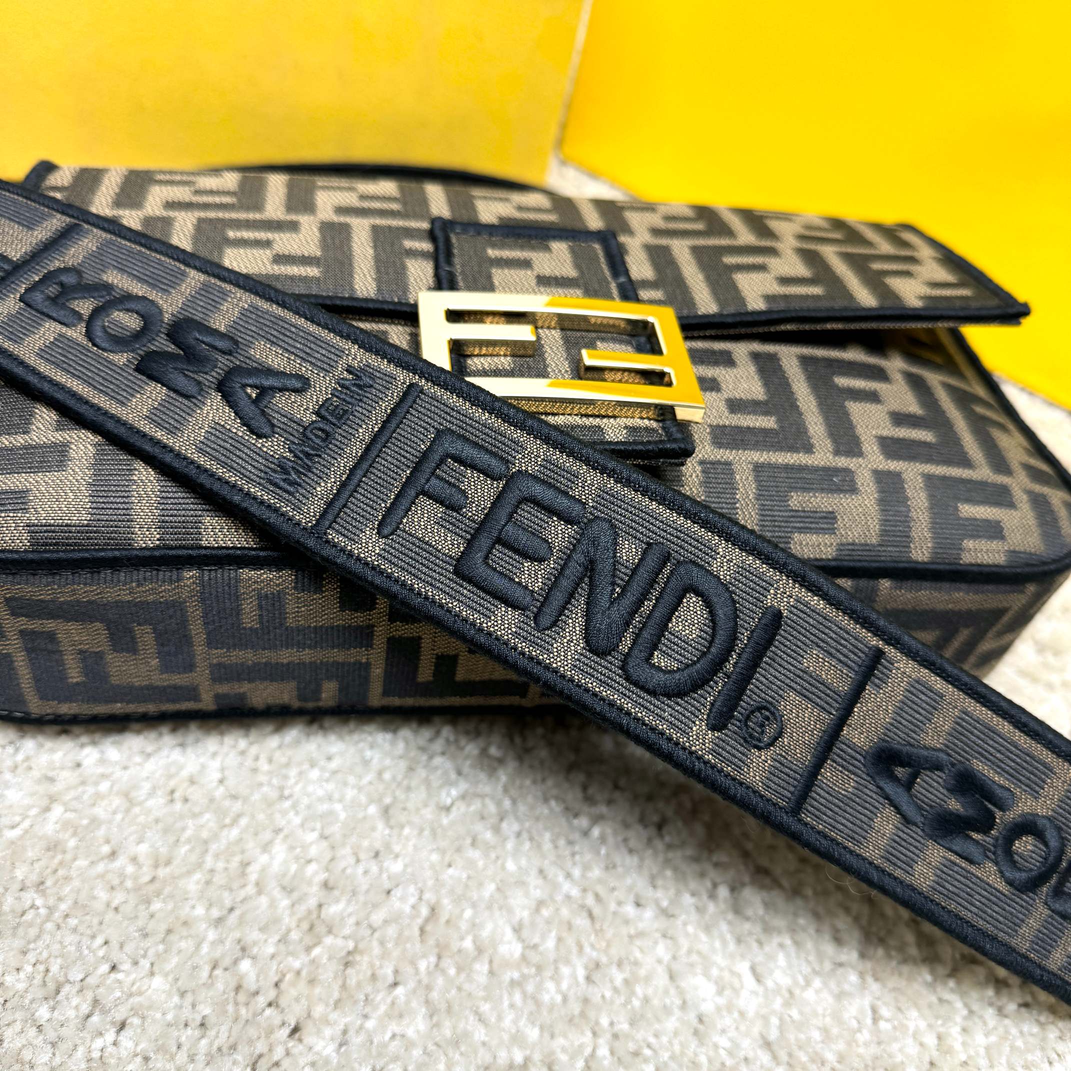 Fendi高仿豹紋毛絨Baguette法棍包 秋冬時尚鏈條斜背包 咖啡色| 10 Fendi高仿豹紋毛絨Baguette法棍包 秋冬時尚鏈條斜背包 咖啡色