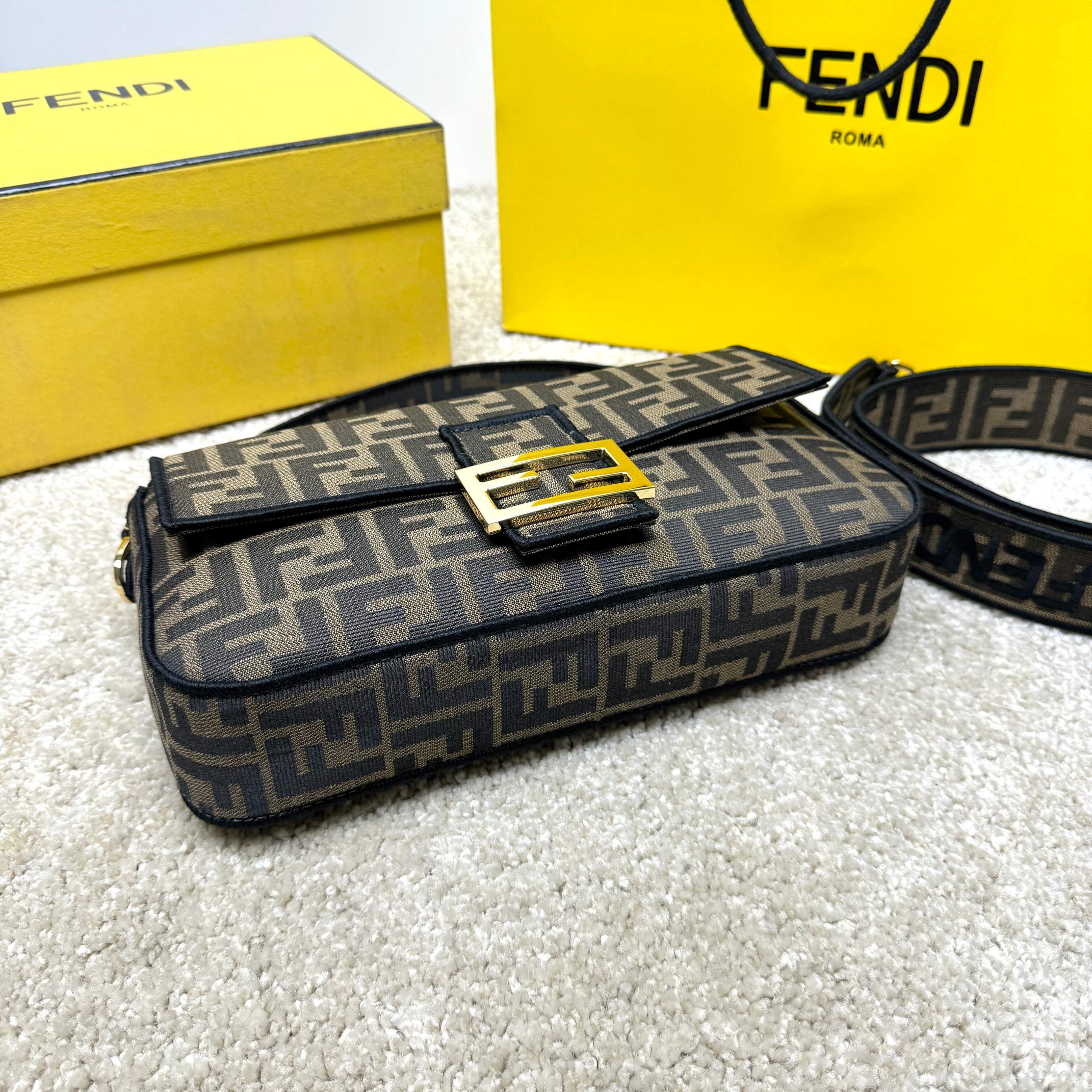 Fendi高仿豹紋毛絨Baguette法棍包 秋冬時尚鏈條斜背包 咖啡色| 9 Fendi高仿豹紋毛絨Baguette法棍包 秋冬時尚鏈條斜背包 咖啡色