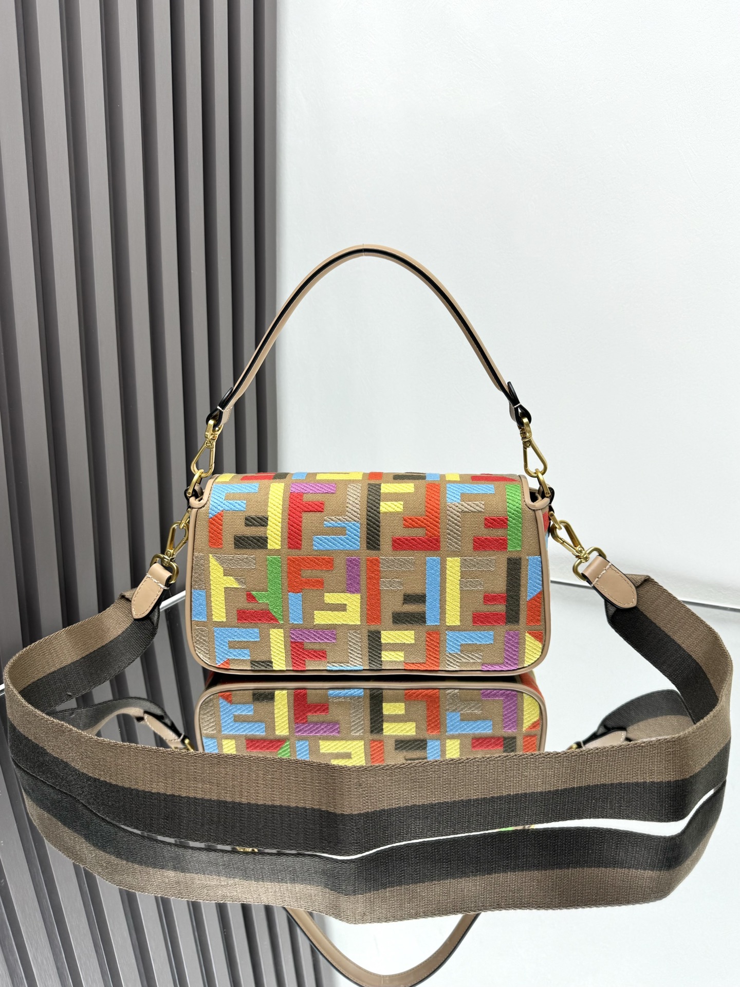 Fendi一比一彩色FF刺繡Baguette法棍包 拼色設計斜背包 奶茶色| 13 Fendi一比一彩色FF刺繡Baguette法棍包 拼色設計斜背包 奶茶色