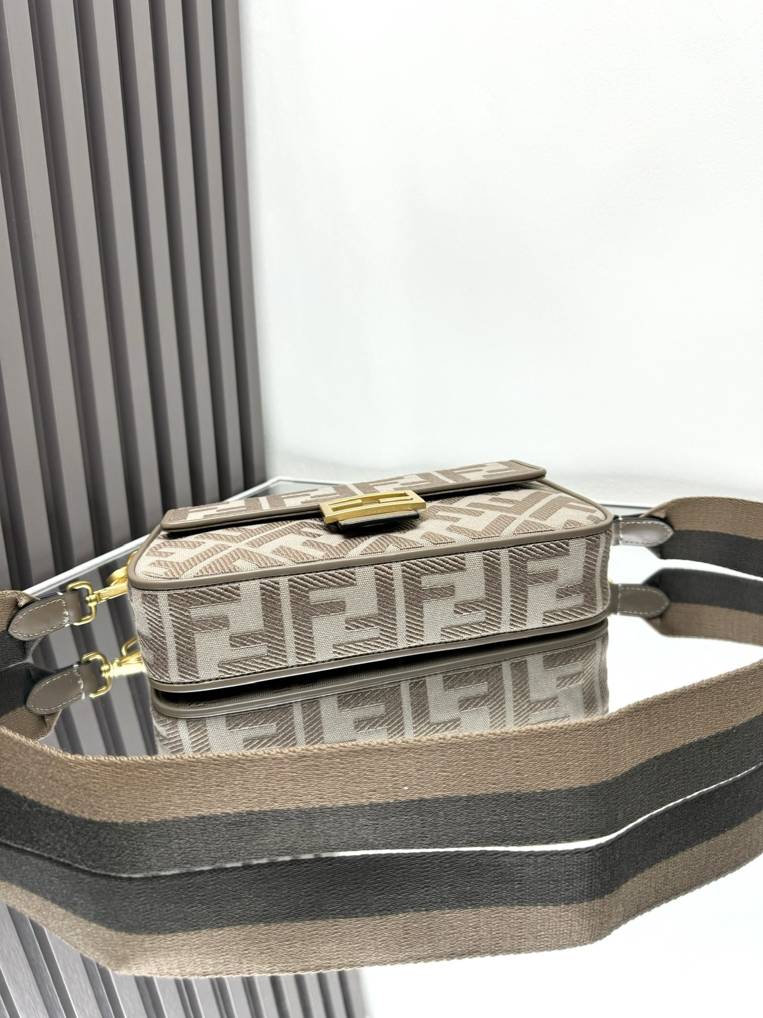 FendiA貨FF提花Baguette法棍包 經典滿版印花斜背包 卡其色| 12 FendiA貨FF提花Baguette法棍包 經典滿版印花斜背包 卡其色