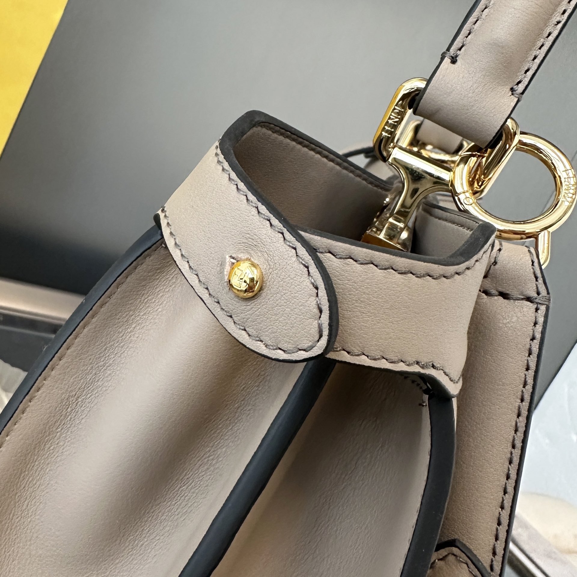 FENDI 原單 女款 Peekaboo 手提包 灰色 拼接設計 附內袋 優雅通勤款| 12 FENDI 原單 女款 Peekaboo 手提包 灰色 拼接設計 附內袋 優雅通勤款