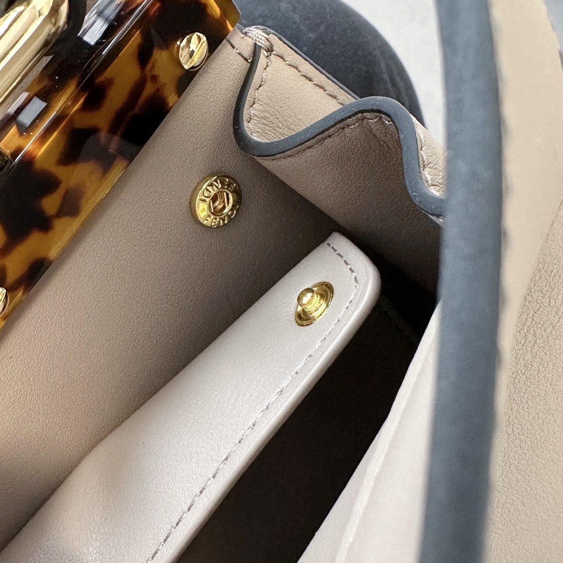 FENDI 原單 女款 Peekaboo 手提包 灰色 拼接設計 附內袋 優雅通勤款| 7 FENDI 原單 女款 Peekaboo 手提包 灰色 拼接設計 附內袋 優雅通勤款