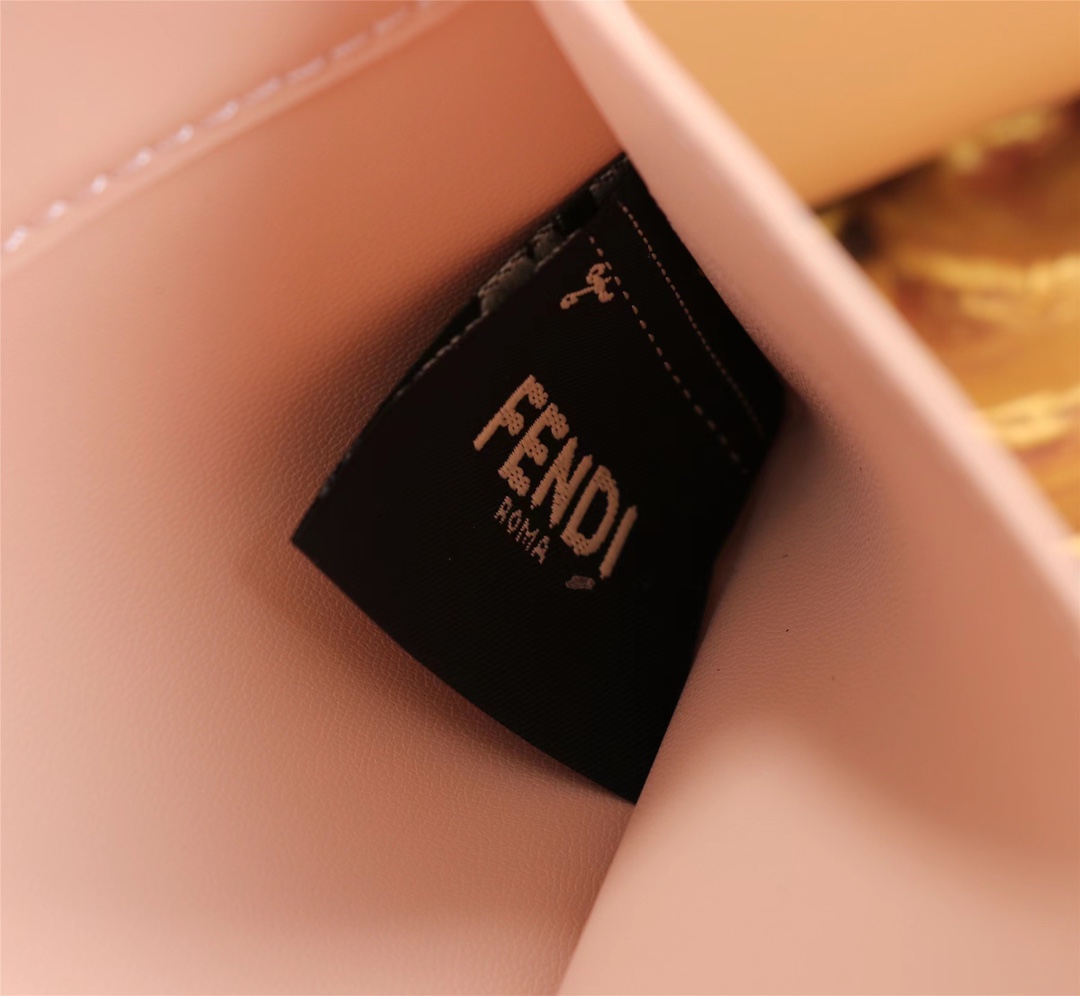FENDI 原單 女款 Peekaboo 手提包 杏色 優雅氣質 百搭通勤款| 13 FENDI 原單 女款 Peekaboo 手提包 杏色 優雅氣質 百搭通勤款