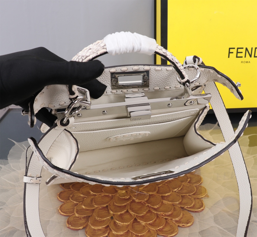 FENDI A貨 女款 Peekaboo 手提包 米白色 簡約設計 百搭時尚款| 8 FENDI A貨 女款 Peekaboo 手提包 米白色 簡約設計 百搭時尚款