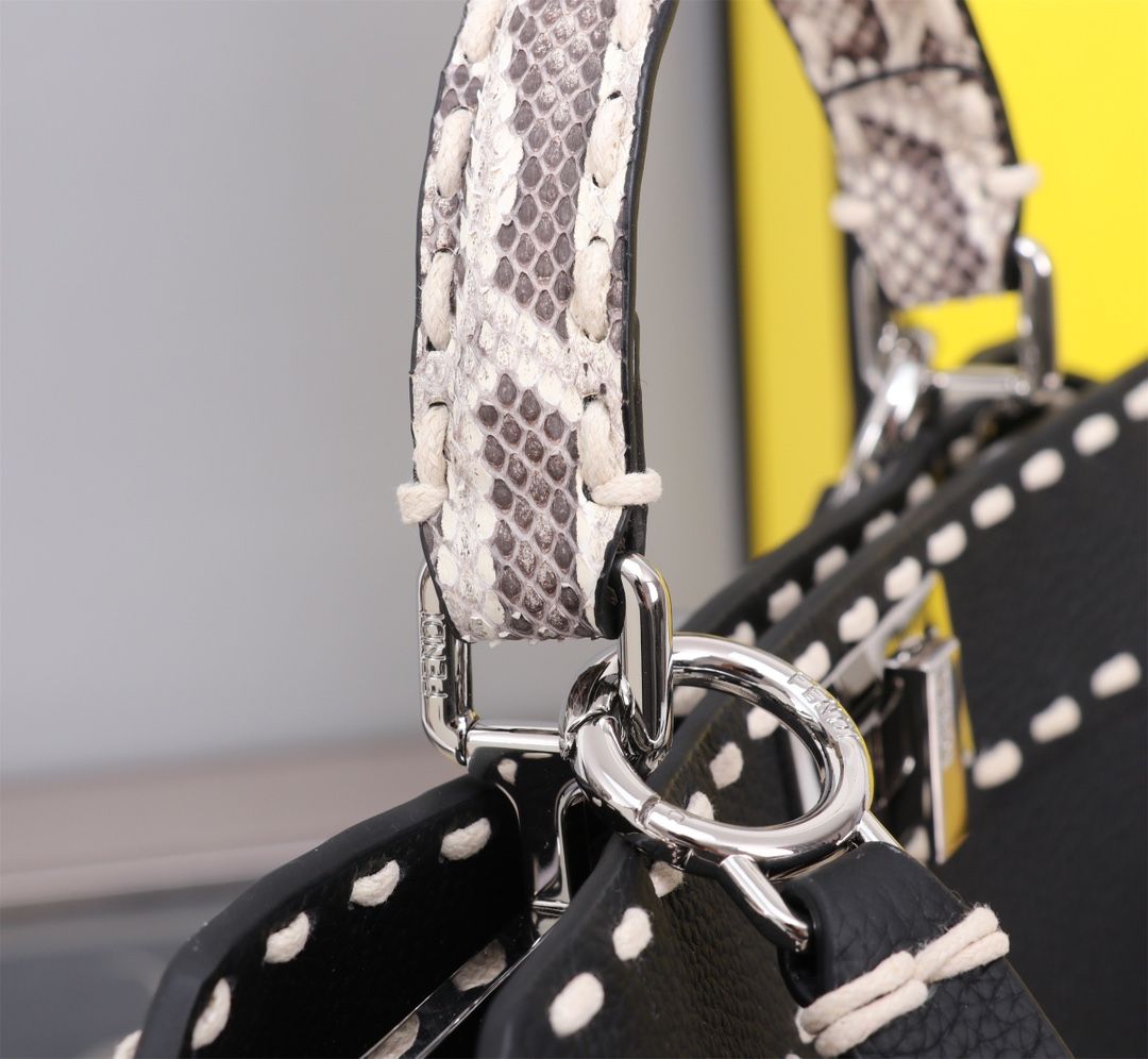 FENDI 一比一 女款 Peekaboo 手提包 黑色 經典鎖扣 氣質百搭款| 11 FENDI 一比一 女款 Peekaboo 手提包 黑色 經典鎖扣 氣質百搭款