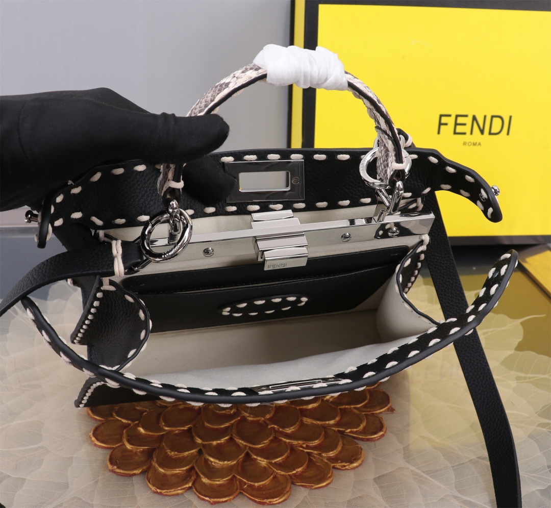 FENDI 一比一 女款 Peekaboo 手提包 黑色 經典鎖扣 氣質百搭款| 7 FENDI 一比一 女款 Peekaboo 手提包 黑色 經典鎖扣 氣質百搭款