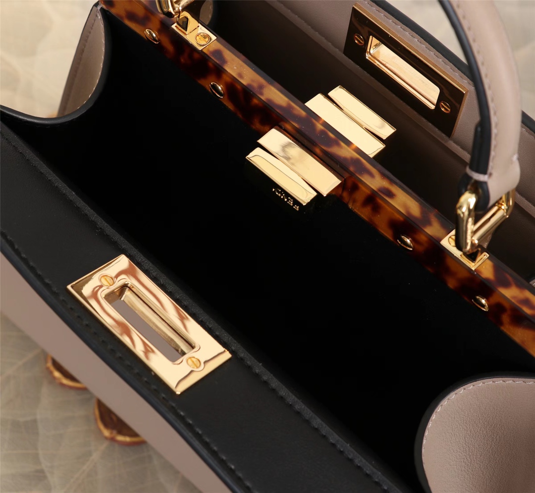 FENDI 原單 女款 Peekaboo 手提包 奶茶色 溫柔配色 時尚通勤款| 11 FENDI 原單 女款 Peekaboo 手提包 奶茶色 溫柔配色 時尚通勤款