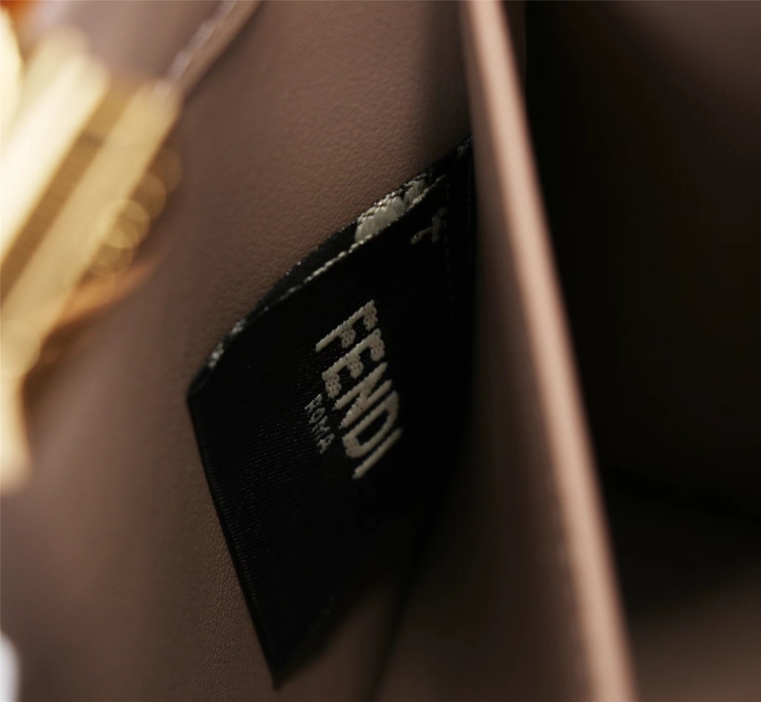 FENDI 原單 女款 Peekaboo 手提包 奶茶色 溫柔配色 時尚通勤款| 10 FENDI 原單 女款 Peekaboo 手提包 奶茶色 溫柔配色 時尚通勤款