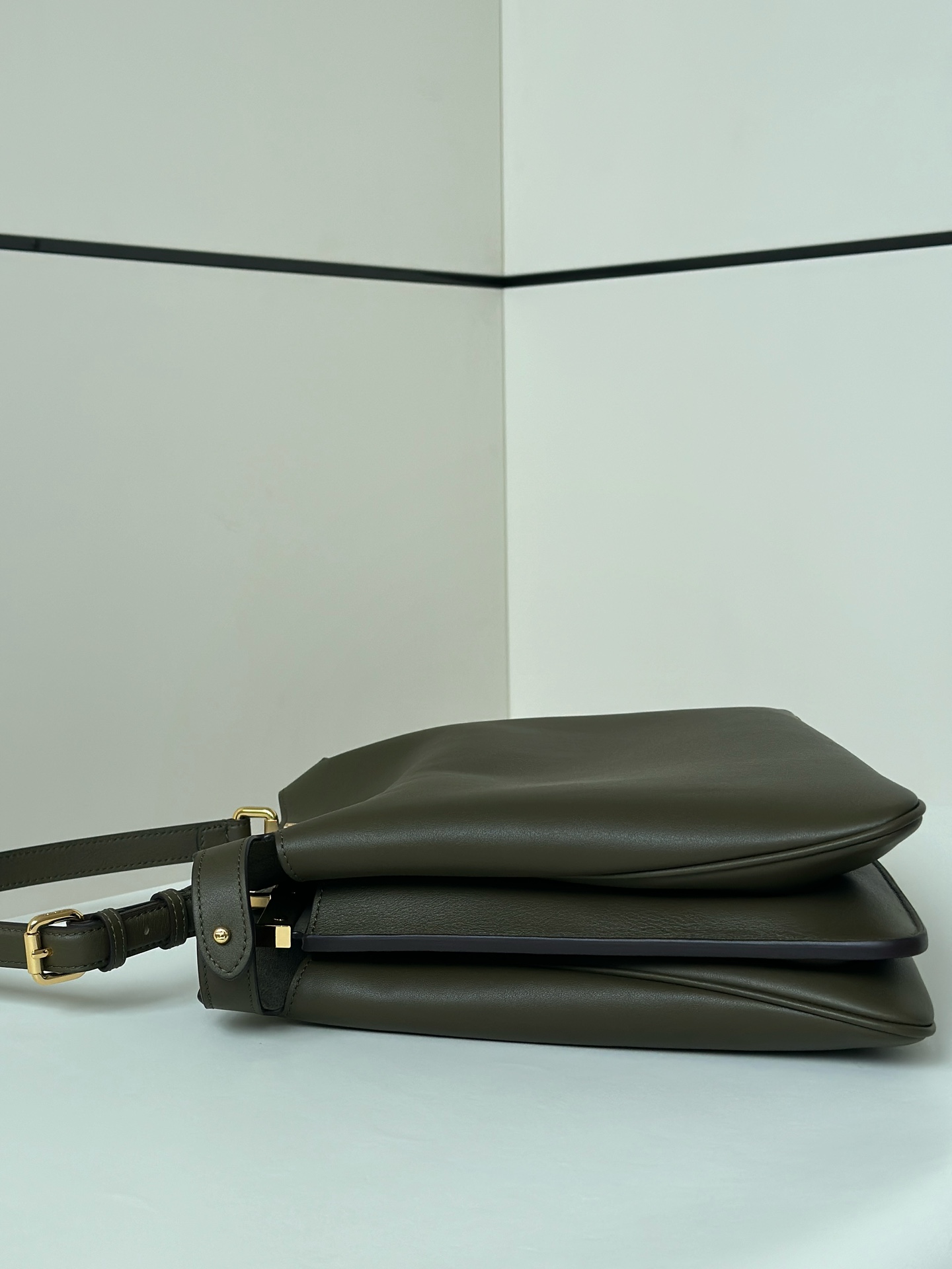 FENDI 復刻 女款 Peekaboo 大容量手提包 橄欖綠 通勤實用款| 13 FENDI 復刻 女款 Peekaboo 大容量手提包 橄欖綠 通勤實用款