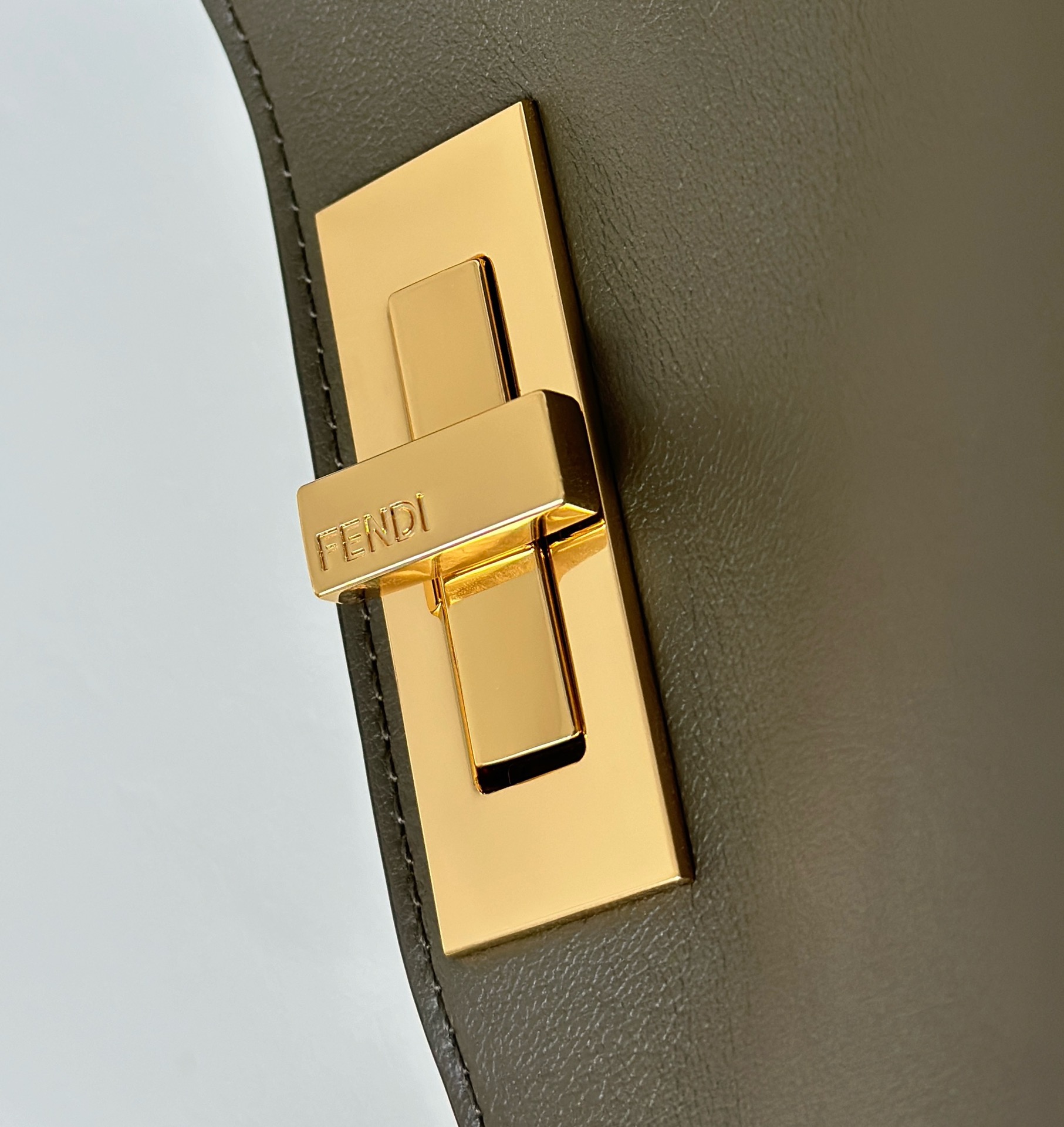 FENDI 復刻 女款 Peekaboo 大容量手提包 橄欖綠 通勤實用款| 11 FENDI 復刻 女款 Peekaboo 大容量手提包 橄欖綠 通勤實用款