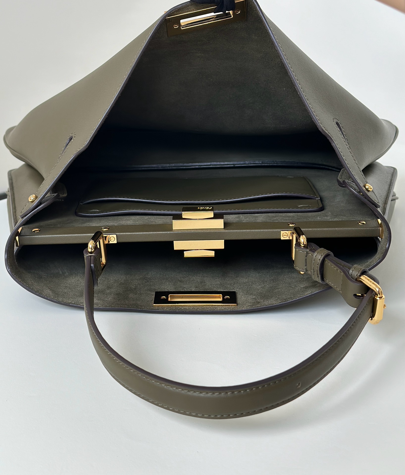 FENDI 復刻 女款 Peekaboo 大容量手提包 橄欖綠 通勤實用款| 7 FENDI 復刻 女款 Peekaboo 大容量手提包 橄欖綠 通勤實用款