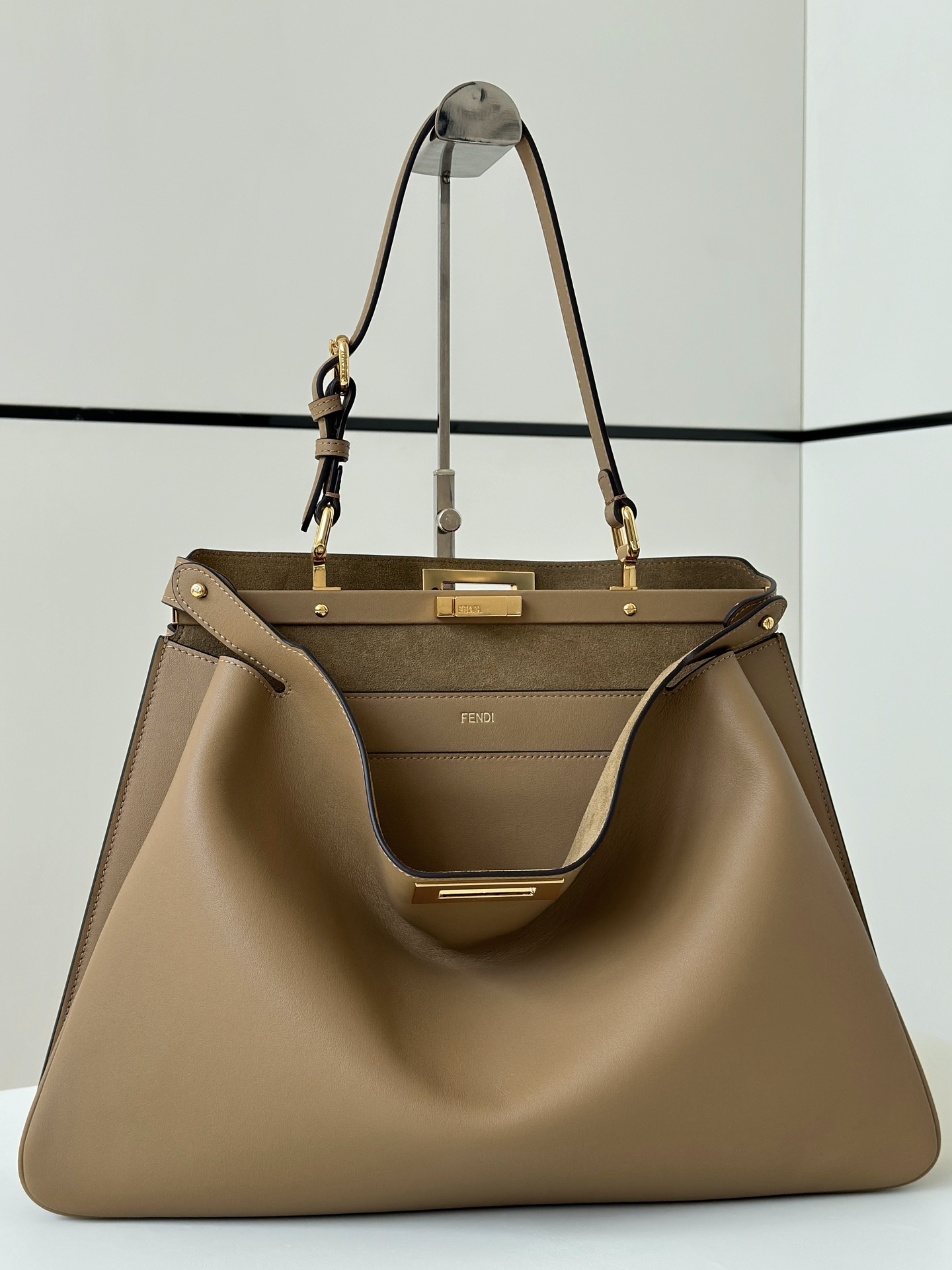 FENDI 一比一 女款 Peekaboo 手提包 大地棕色 經典設計 百搭款| 6 FENDI 一比一 女款 Peekaboo 手提包 大地棕色 經典設計 百搭款