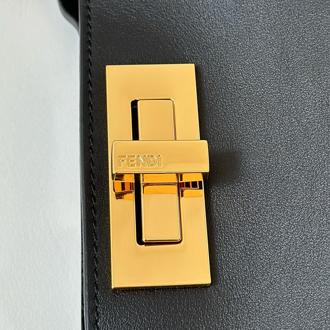 FENDI 原單 女款 Peekaboo 手提包 黑色 大容量設計 商務通勤款| 11 FENDI 原單 女款 Peekaboo 手提包 黑色 大容量設計 商務通勤款
