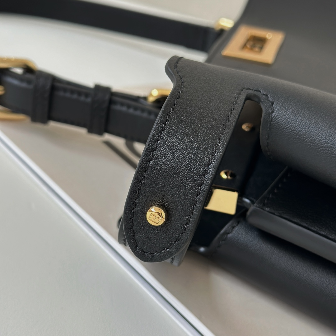 FENDI 原單 女款 Peekaboo 手提包 黑色 大容量設計 商務通勤款| 8 FENDI 原單 女款 Peekaboo 手提包 黑色 大容量設計 商務通勤款