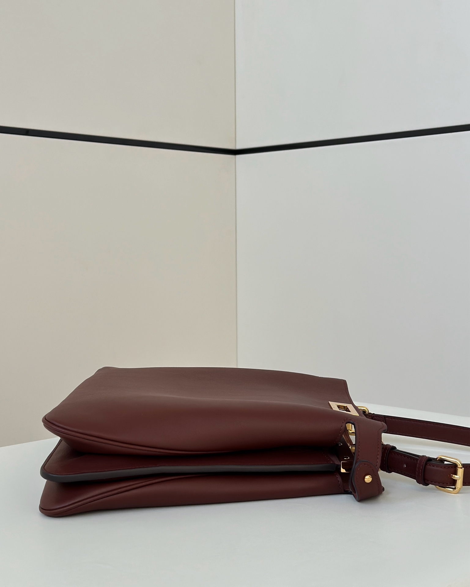 FENDI A貨 女款 Peekaboo 手提包 酒紅色 復古風格 高級感款| 13 FENDI A貨 女款 Peekaboo 手提包 酒紅色 復古風格 高級感款