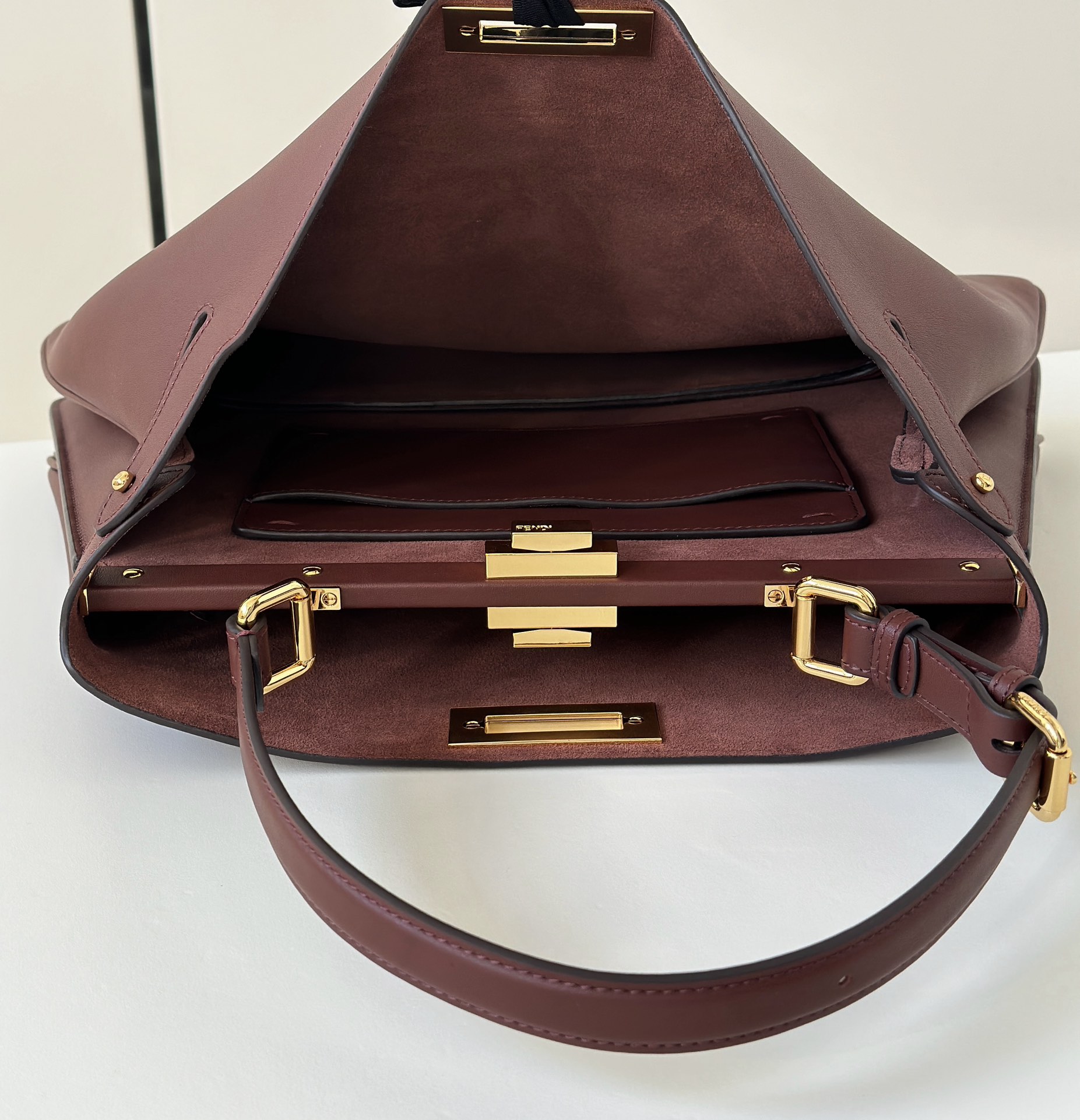 FENDI A貨 女款 Peekaboo 手提包 酒紅色 復古風格 高級感款| 7 FENDI A貨 女款 Peekaboo 手提包 酒紅色 復古風格 高級感款