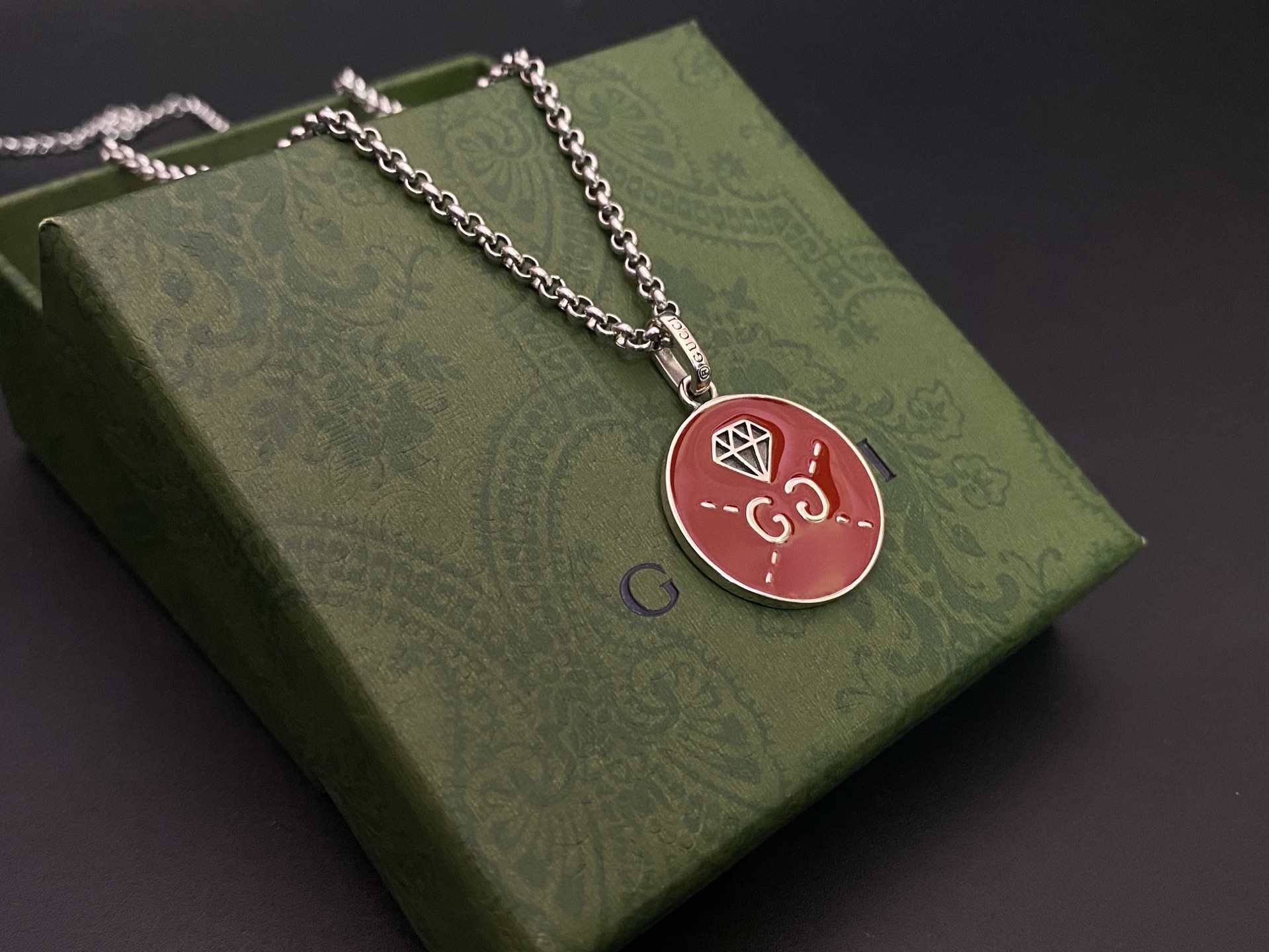 Gucci一比一粉色琺瑯圓牌項鍊 時尚甜美風精品配件| 11 Gucci一比一粉色琺瑯圓牌項鍊 時尚甜美風精品配件