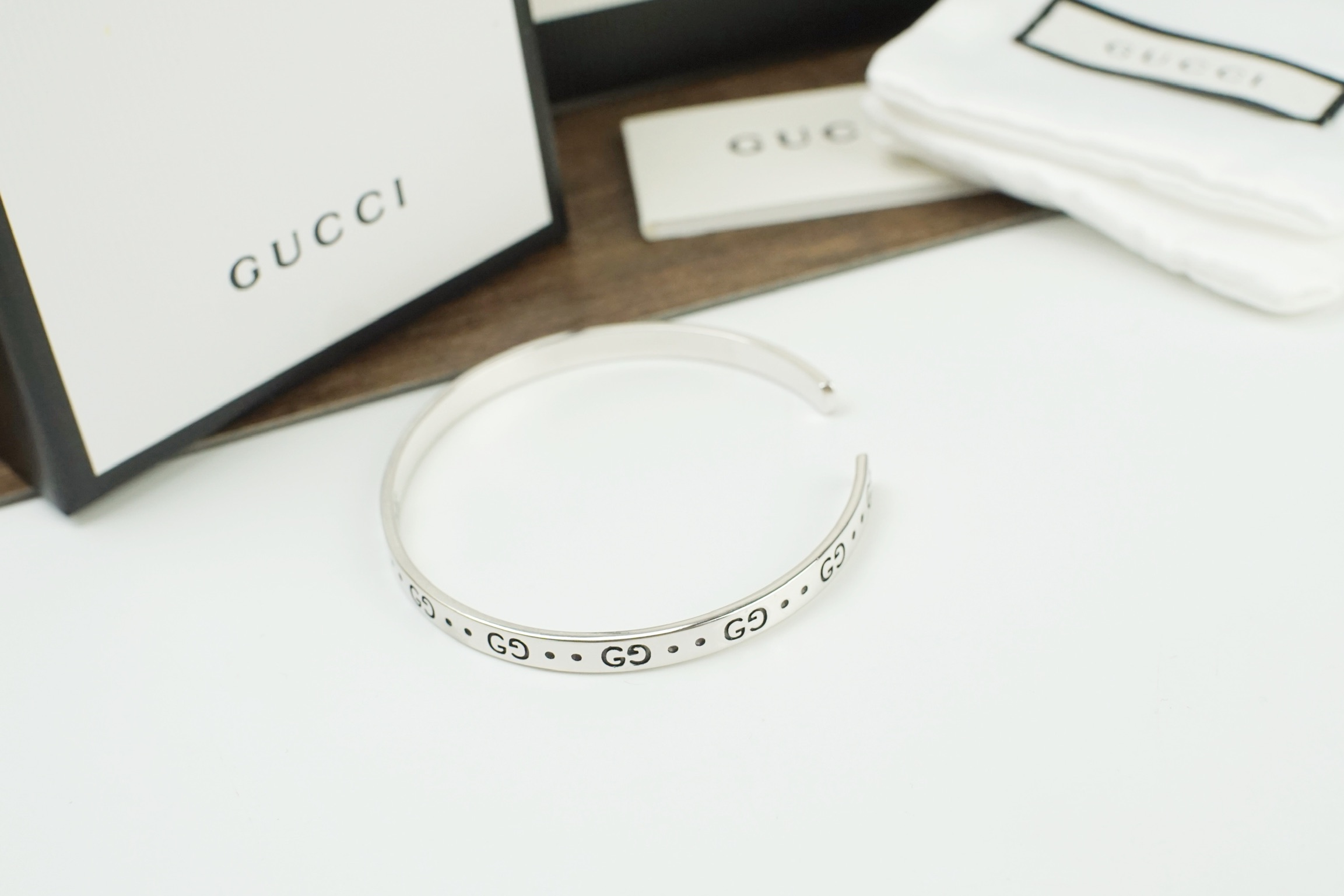 Gucci A貨雙G手環 銀色金屬簡約設計百搭時尚款| 12 Gucci A貨雙G手環 銀色金屬簡約設計百搭時尚款