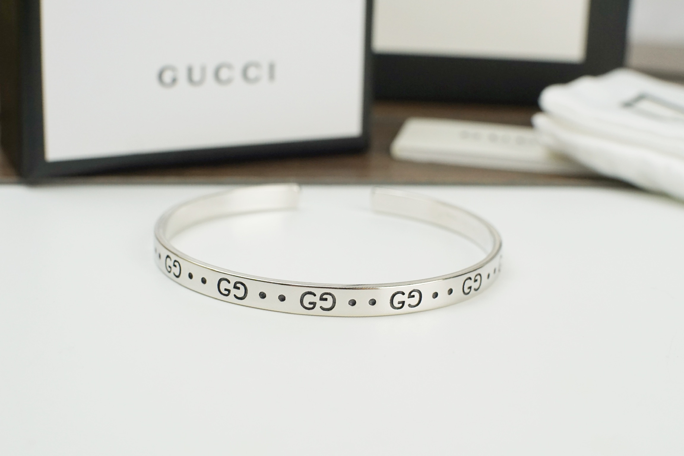 Gucci A貨雙G手環 銀色金屬簡約設計百搭時尚款| 8 Gucci A貨雙G手環 銀色金屬簡約設計百搭時尚款