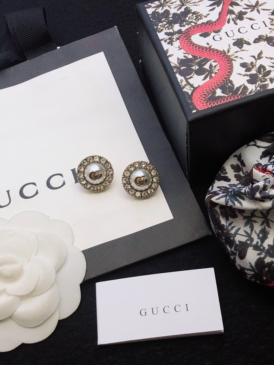 Gucci原單雙G圓形鏤空耳環 經典百搭時尚飾品| 6 Gucci原單雙G圓形鏤空耳環 經典百搭時尚飾品