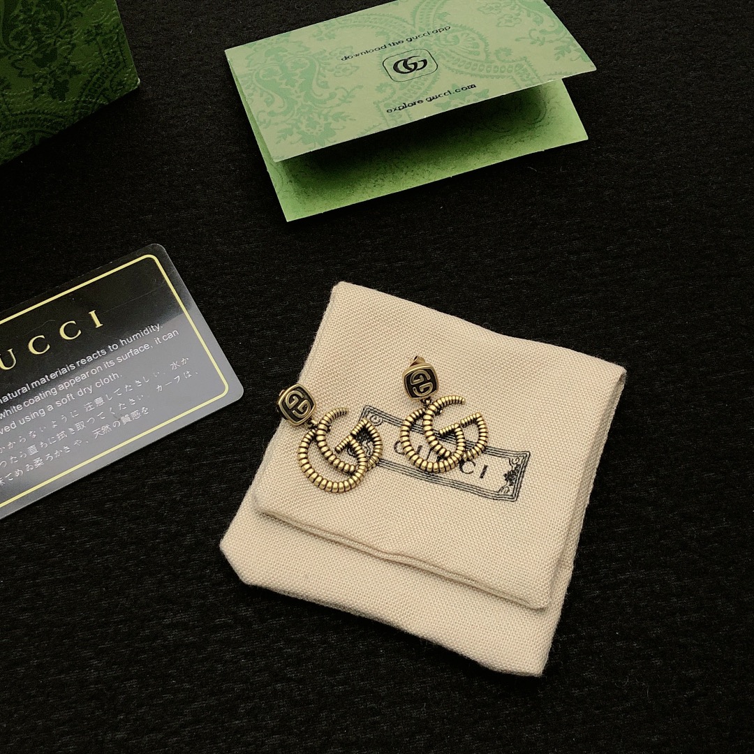 Gucci高仿雙G立體字母耳環 高端潮流百搭款| 8 Gucci高仿雙G立體字母耳環 高端潮流百搭款