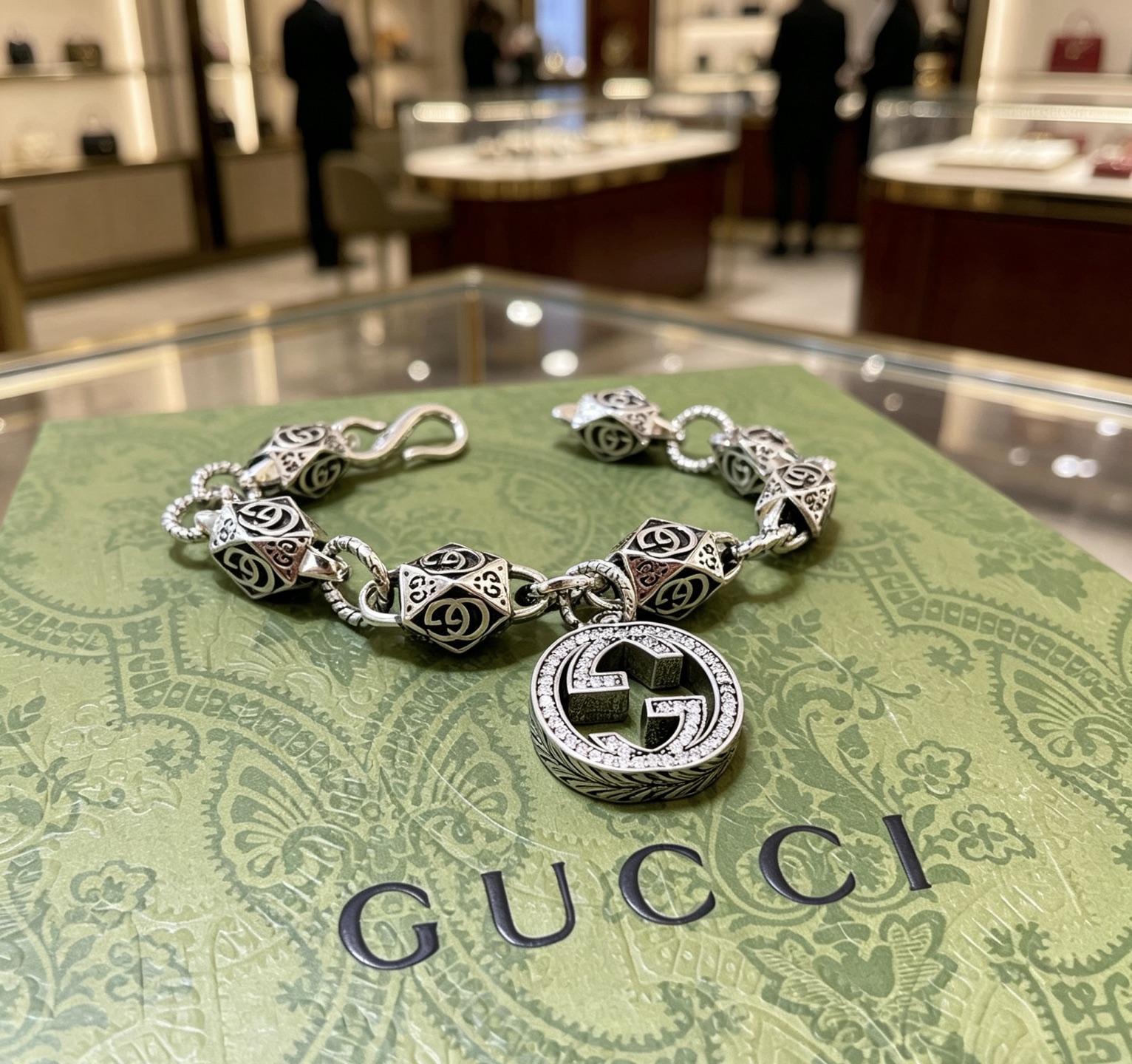 GUCCI 高仿復古雕刻鏈條手鍊 圓牌雙G設計款| 12 GUCCI 高仿復古雕刻鏈條手鍊 圓牌雙G設計款