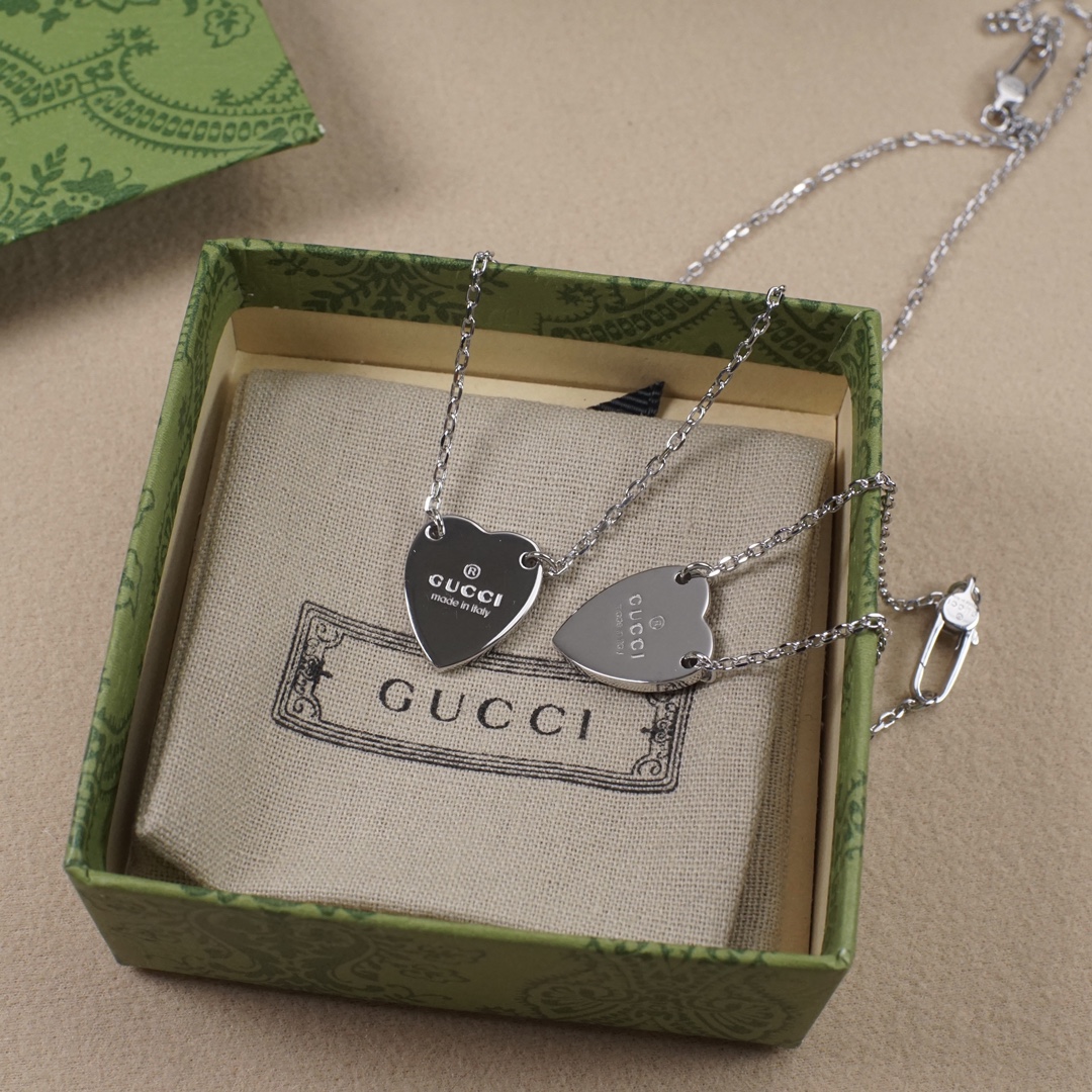 GUCCI 一比一愛心吊墜項鍊 經典刻字設計 銀色鎖骨鏈| 14 GUCCI 一比一愛心吊墜項鍊 經典刻字設計 銀色鎖骨鏈